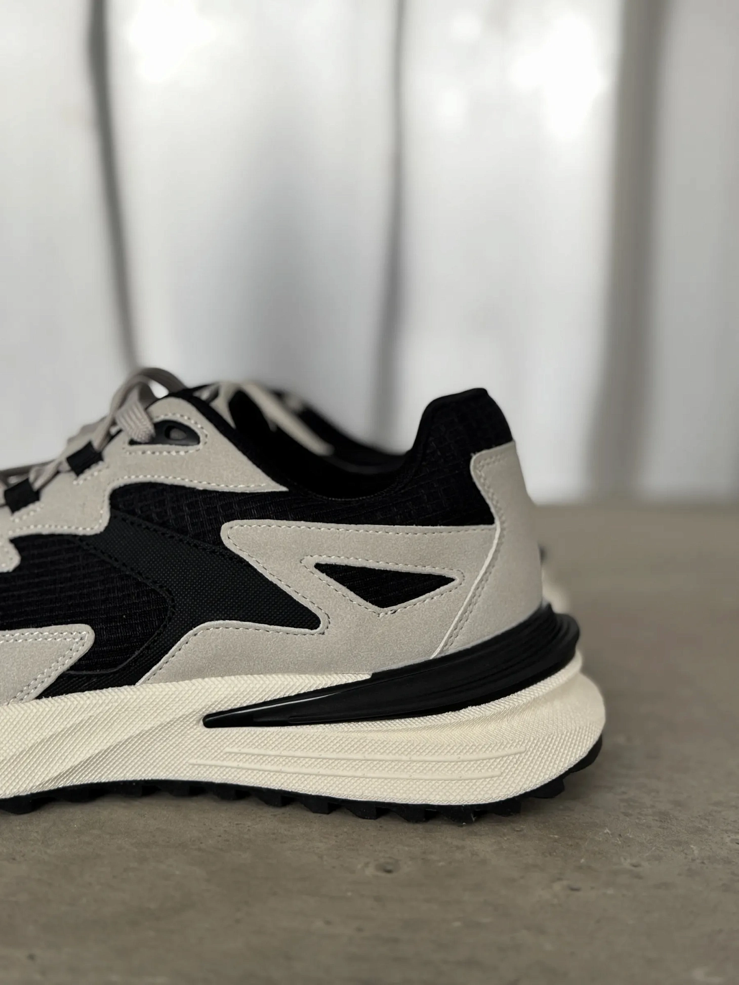 Демисезонные кроссовки мужские спортивные