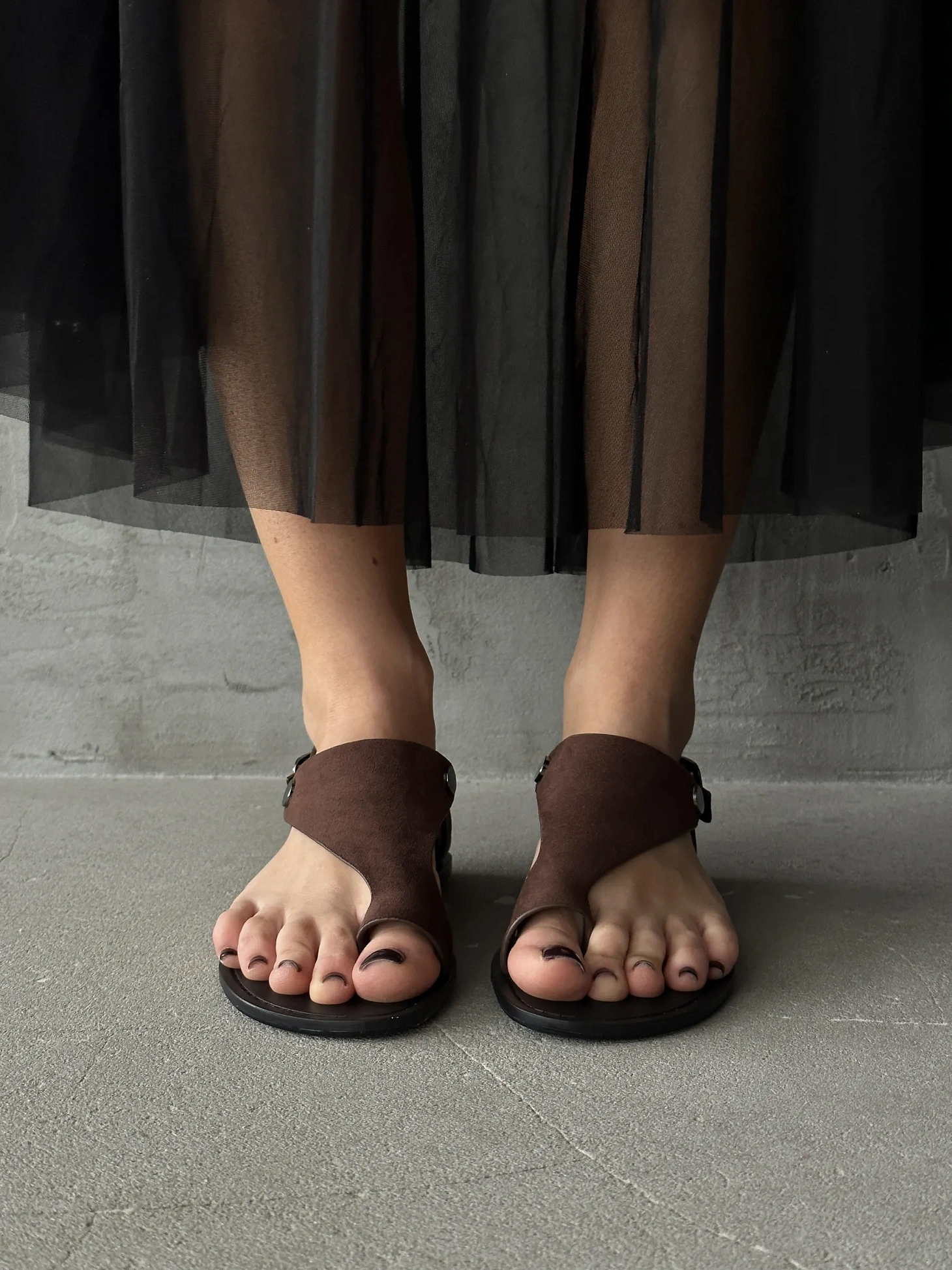 Летние босоножки женские через палец на плоской подошве