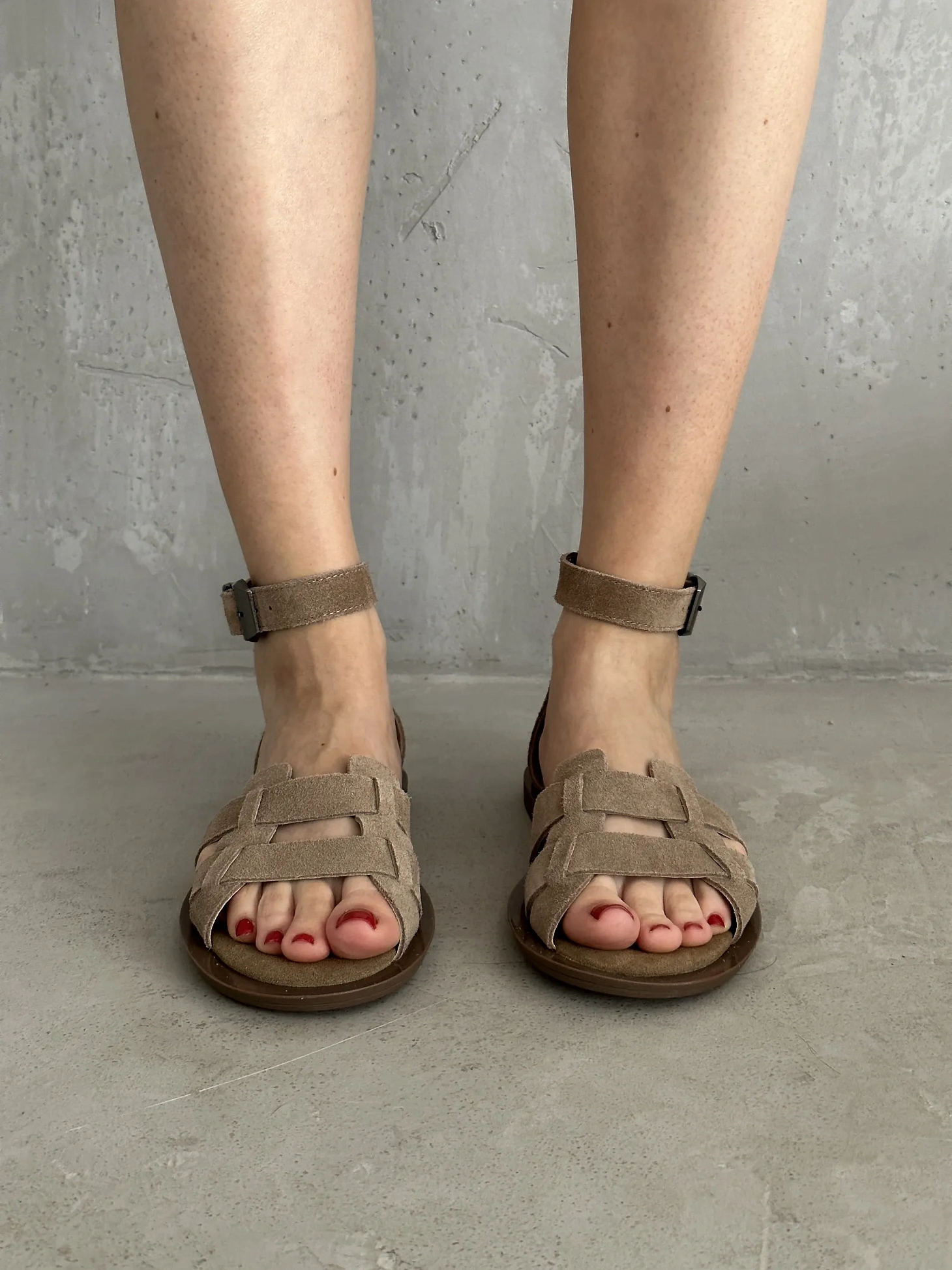 Летние босоножки женские с закрытой пяткой