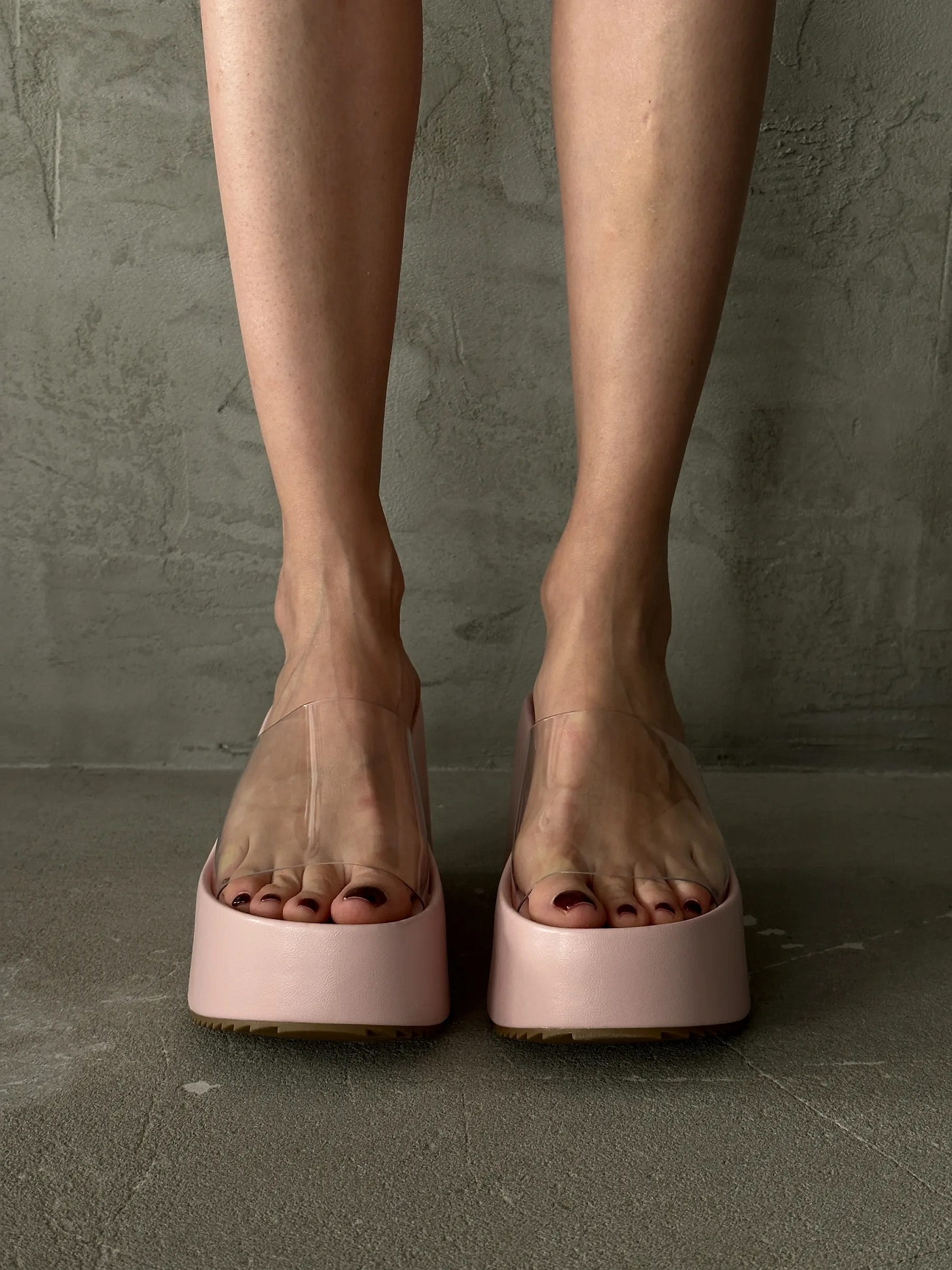 Летние босоножки женские на танкетке