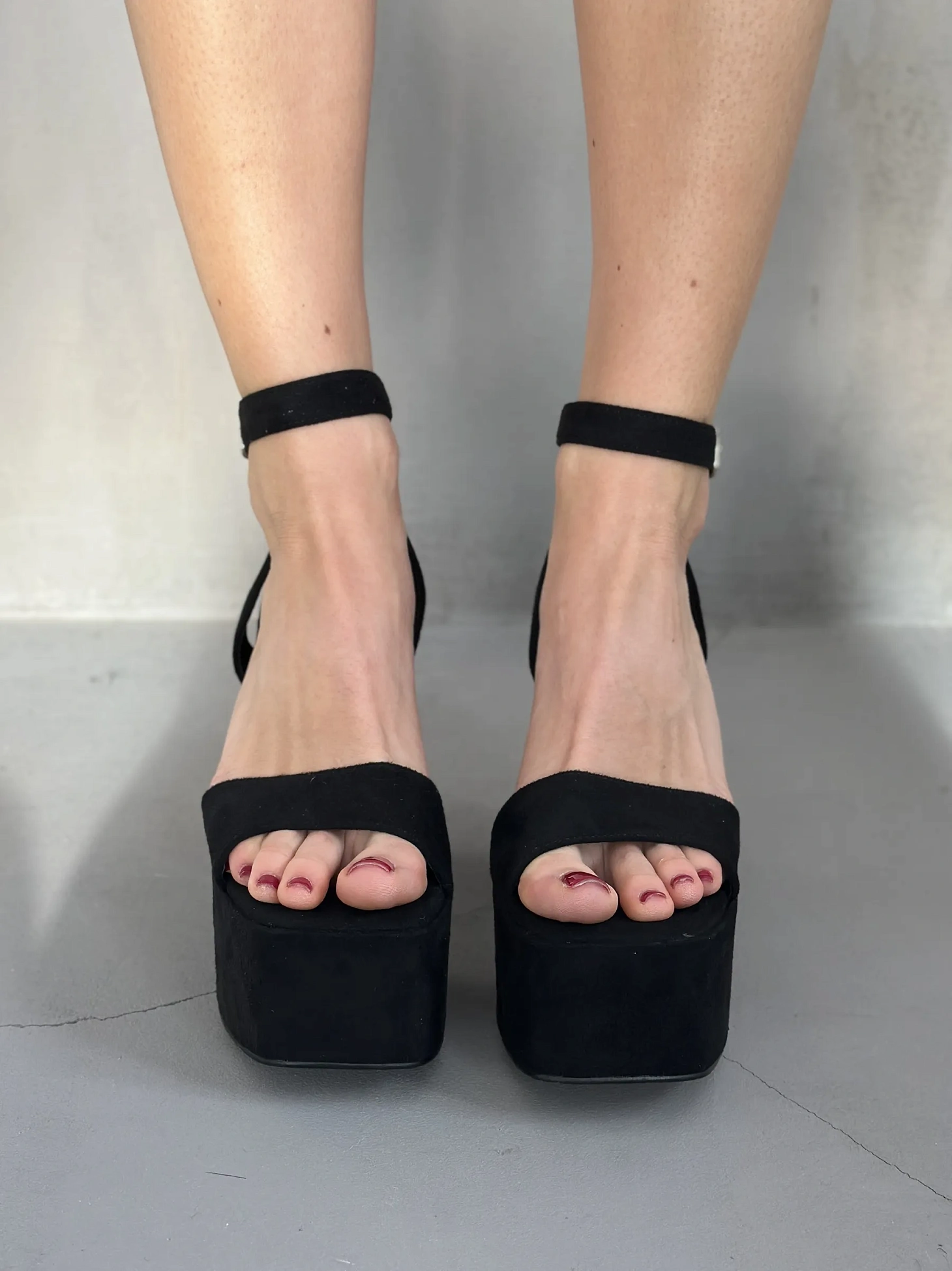 Босоножки женские экозамша