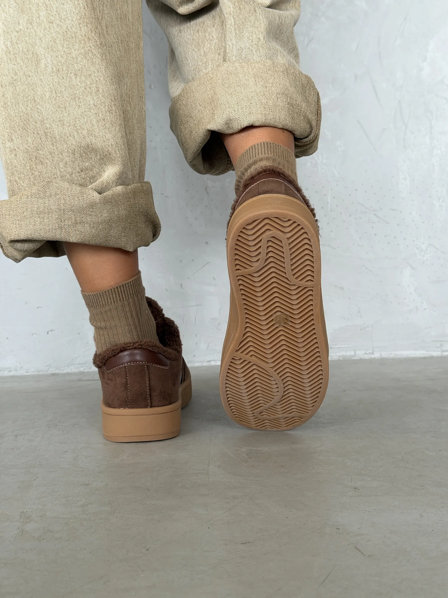 Кроссовки женские зимние на низкой подошве кеды