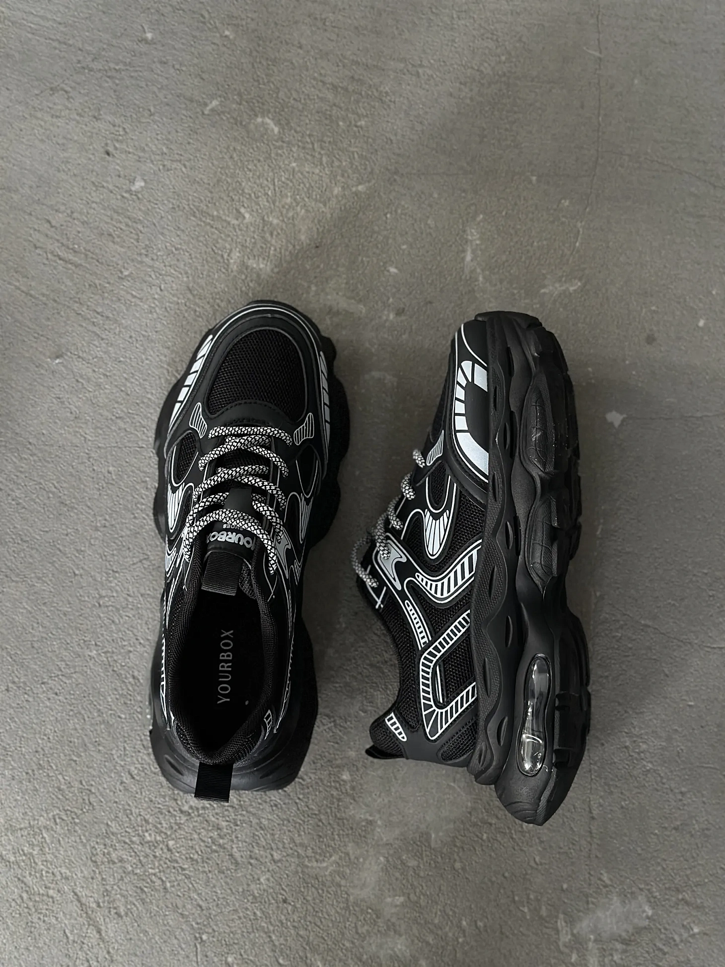 Кроссовки на высокой подошве повседневные