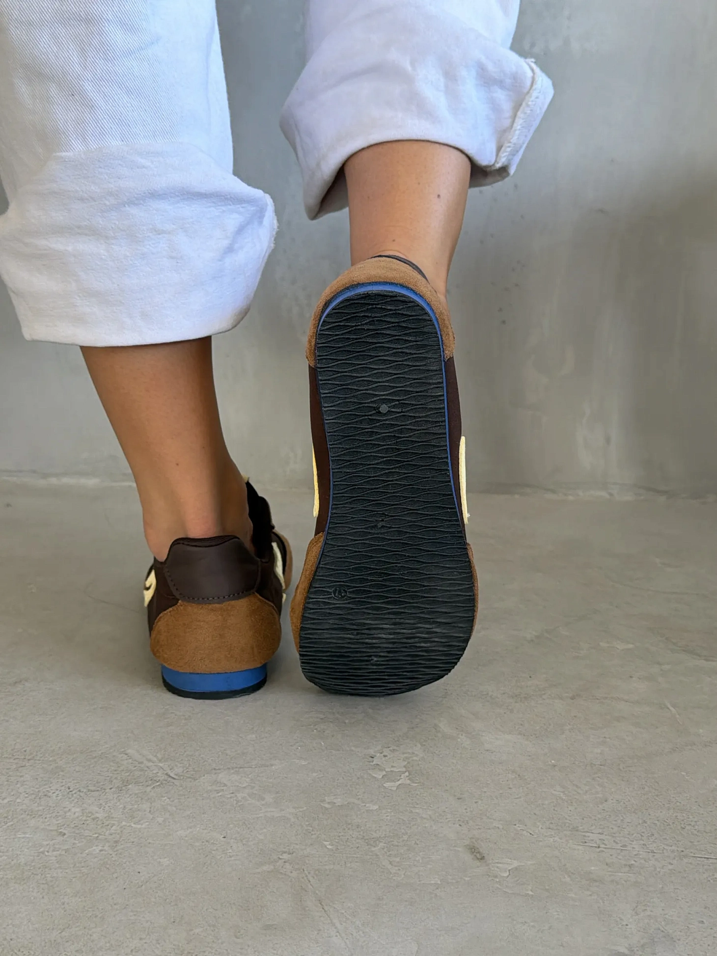 Кроссовки женские весна дышащие спортивные