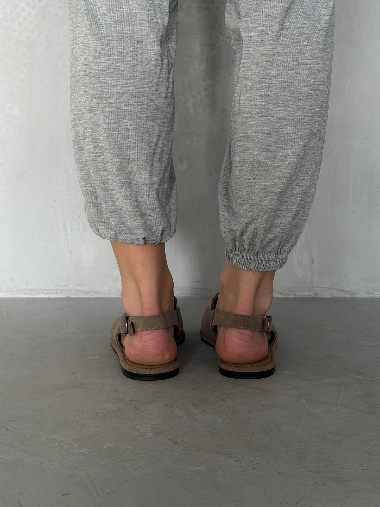 Летние босоножки на тонкой подошве мюли