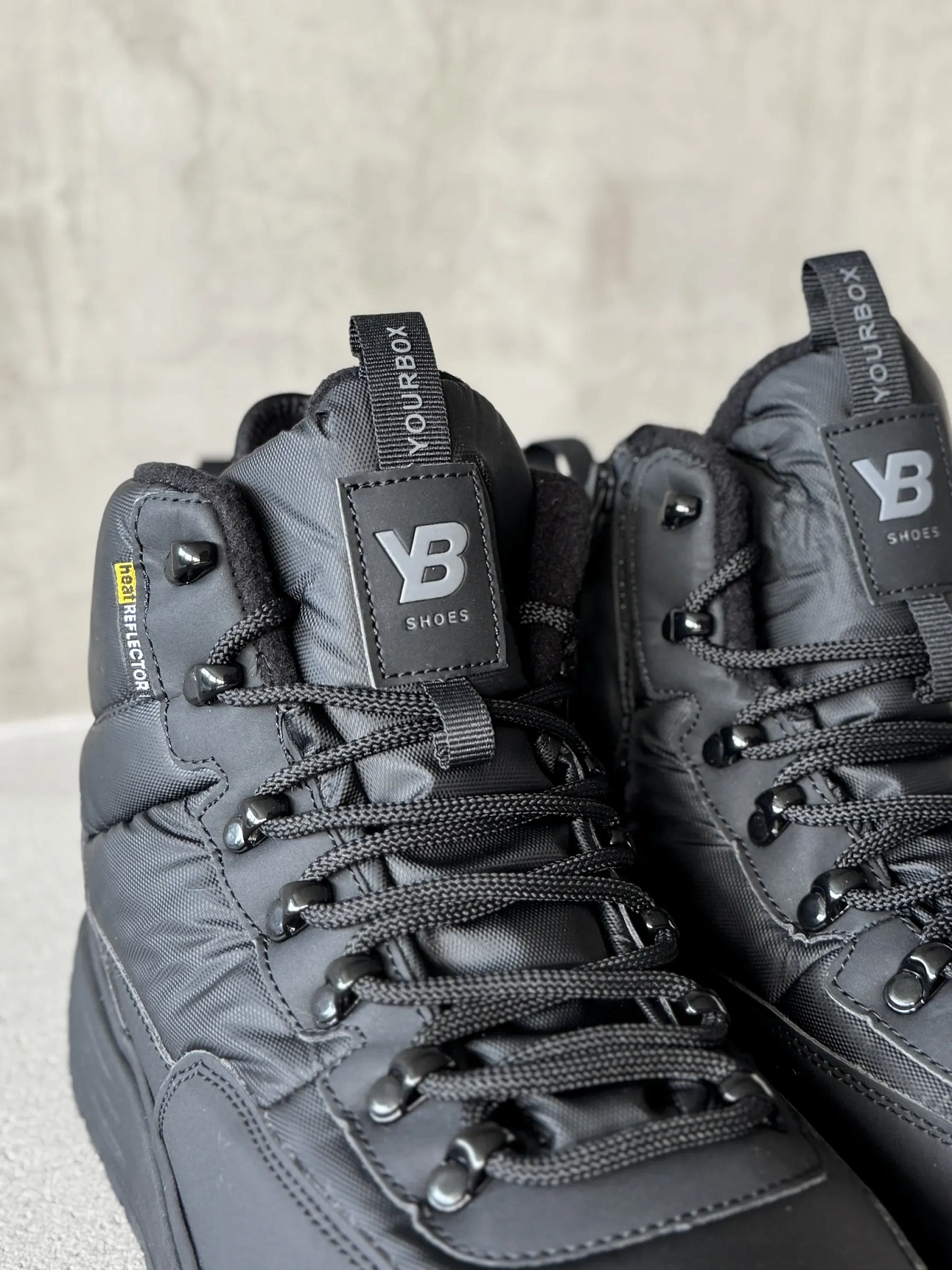 Зимние дутики на шнуровке высокие кроссовки