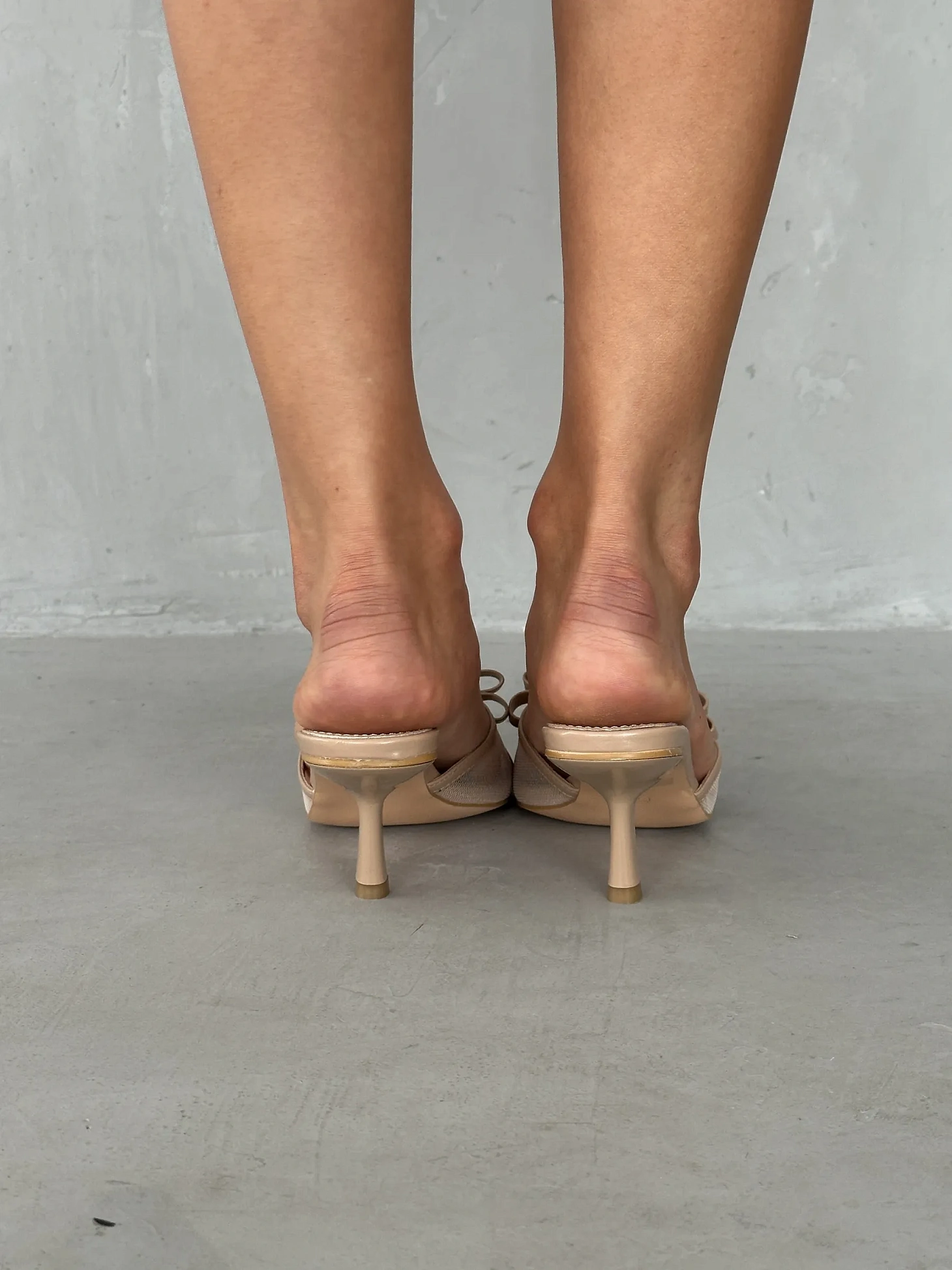 Летние босоножки на шпильке