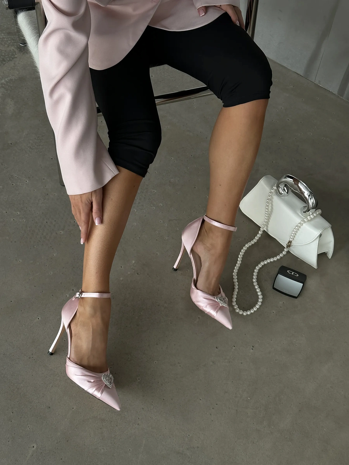 Туфли на каблуке с закрытой пяткой вечерние