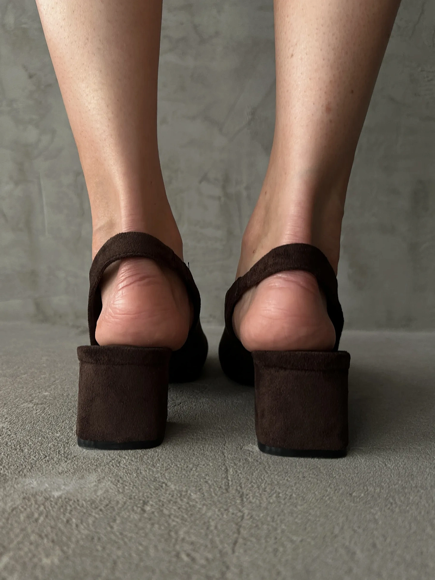 Туфли на каблуке с открытой пяткой лодочки