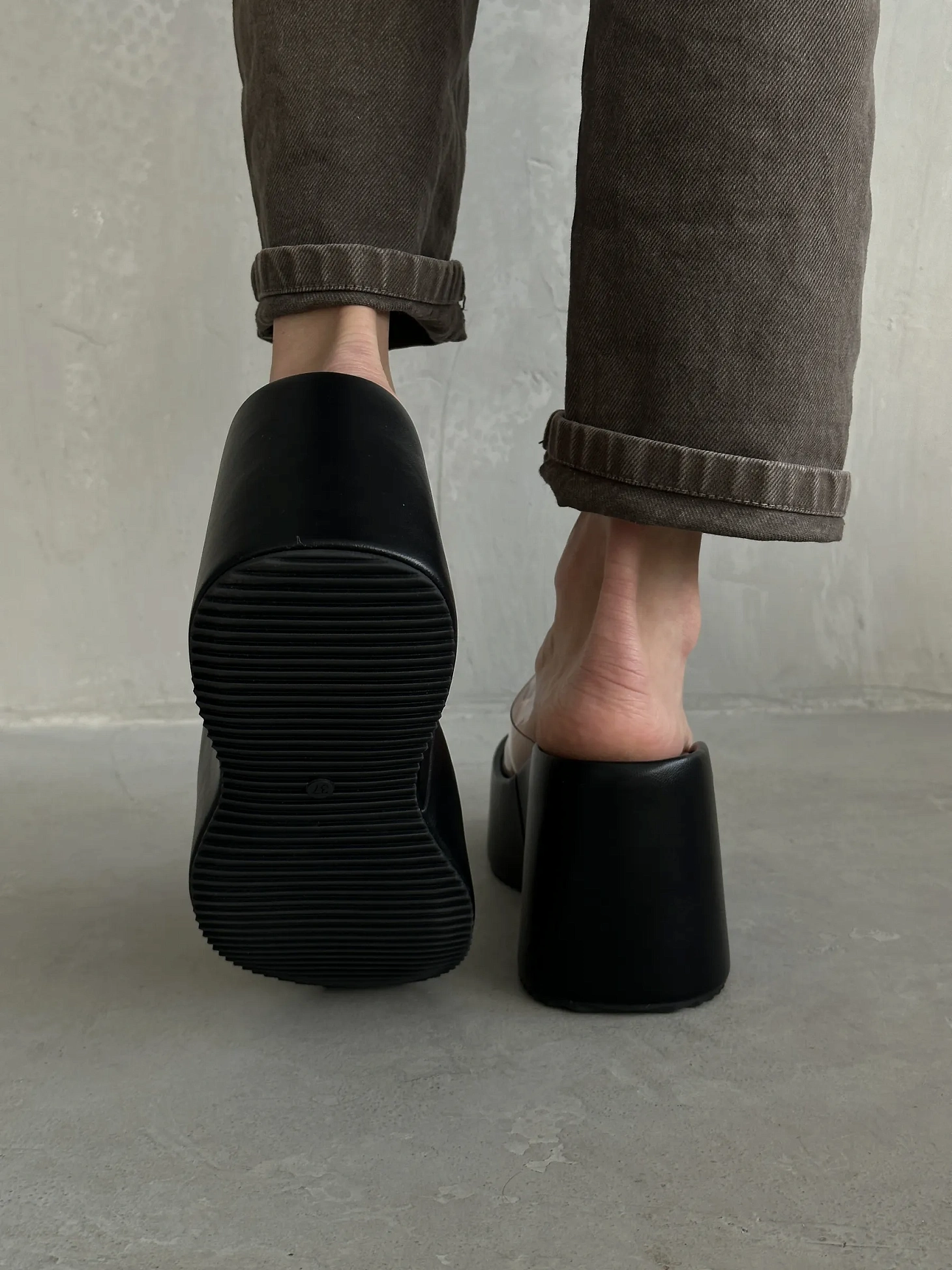 Летние босоножки женские на танкетке