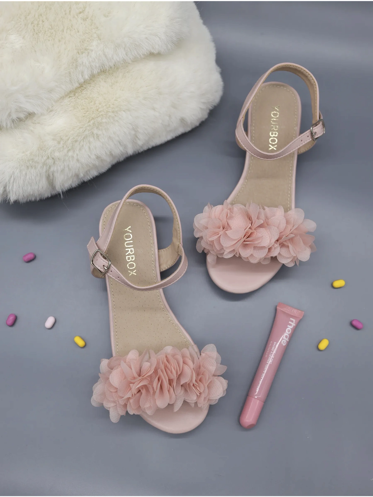 Летние босоножки подростковые на низком каблуке