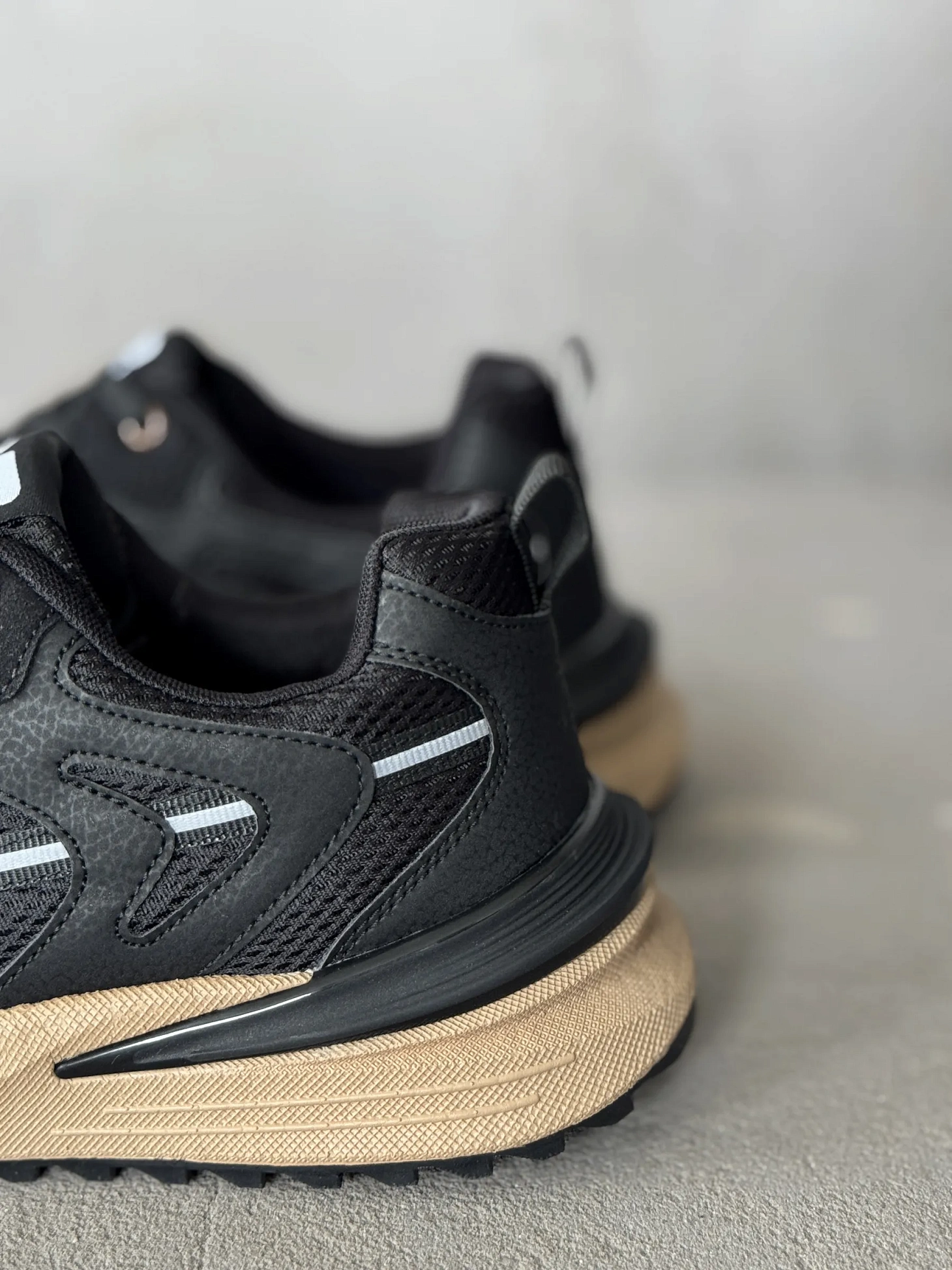 Демисезонные кроссовки спортивные