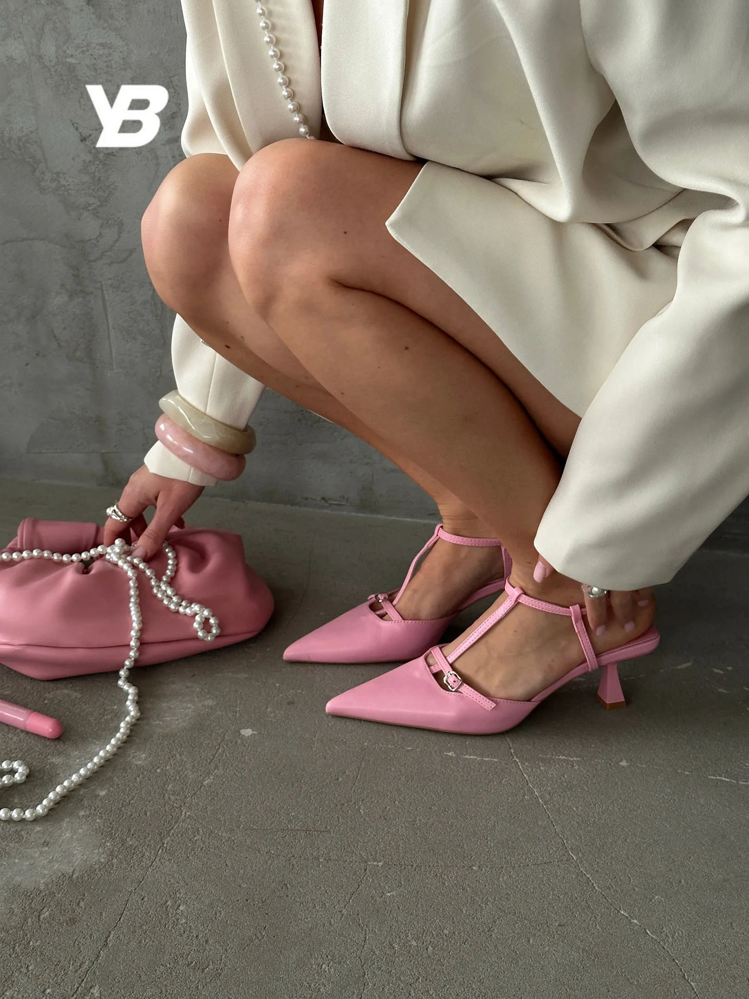 Туфли на каблуке с открытой пяткой лодочки