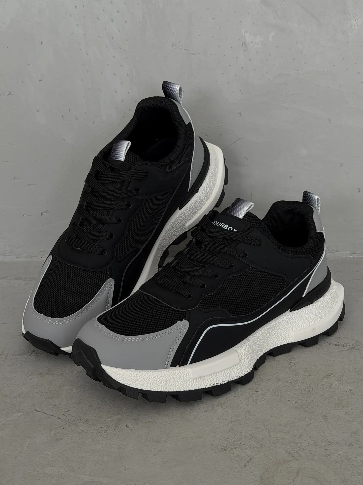 Демисезонные кроссовки спортивные