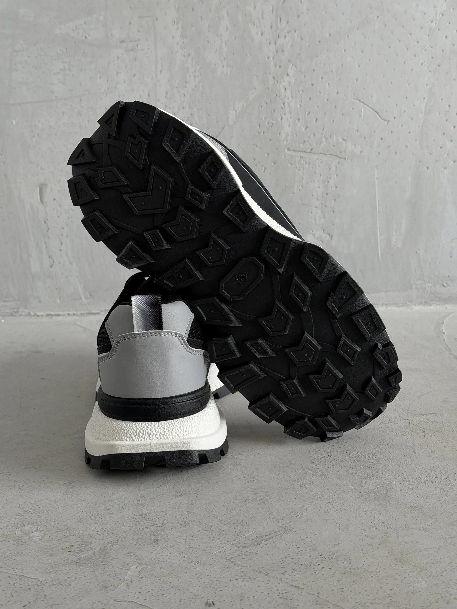 Демисезонные кроссовки спортивные