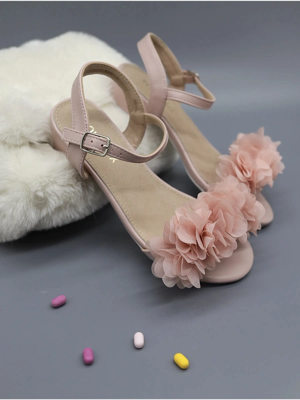 Летние босоножки подростковые на низком каблуке