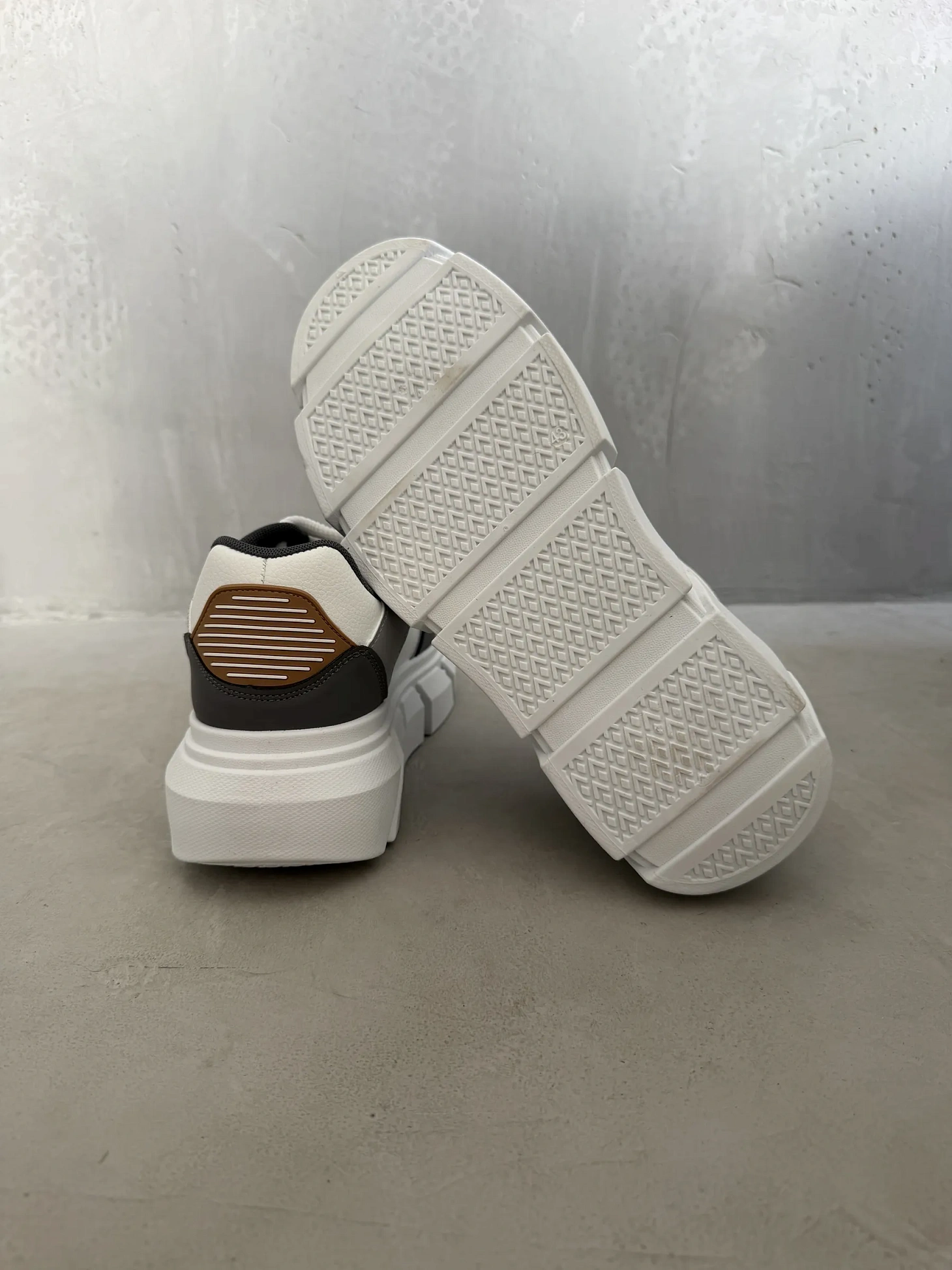 Демисезонные кроссовки высокие кеды