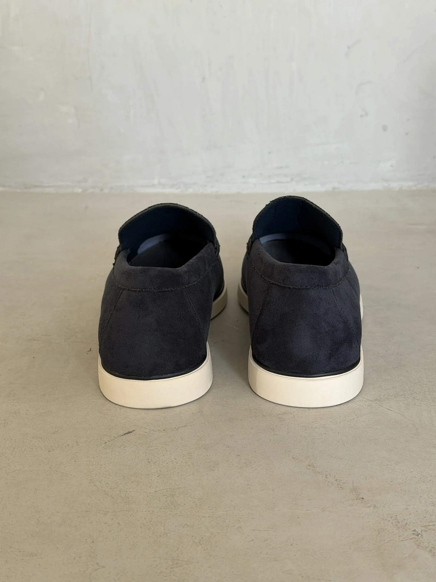 Замшевые лоферы мужские классические на платформе