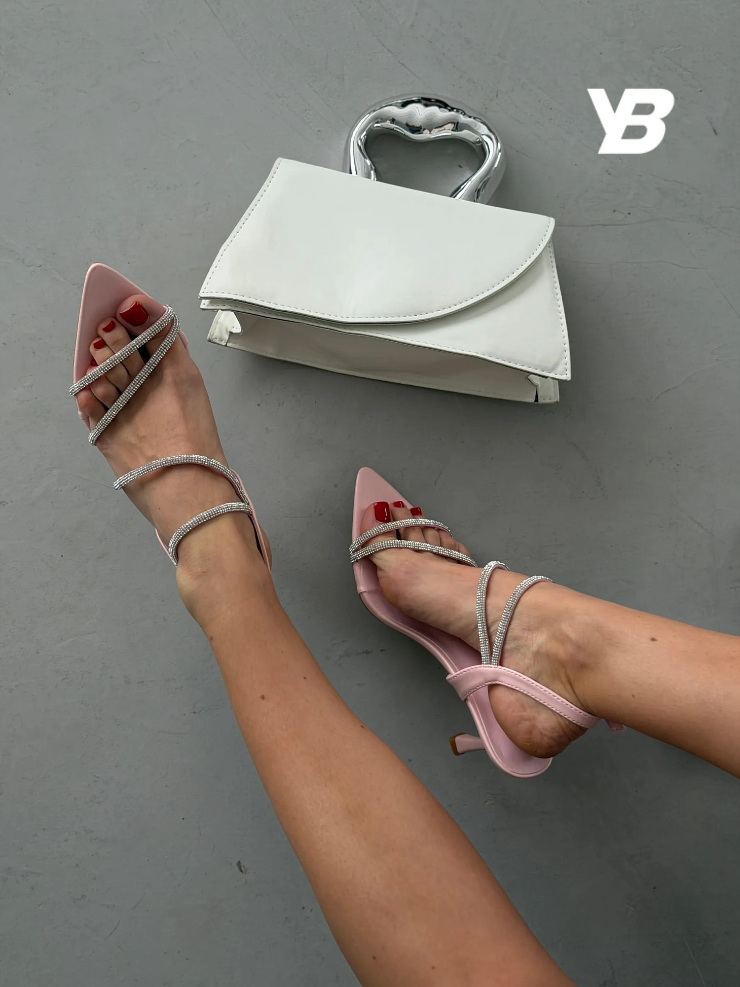 Вечерние босоножки на шпильке со стразами