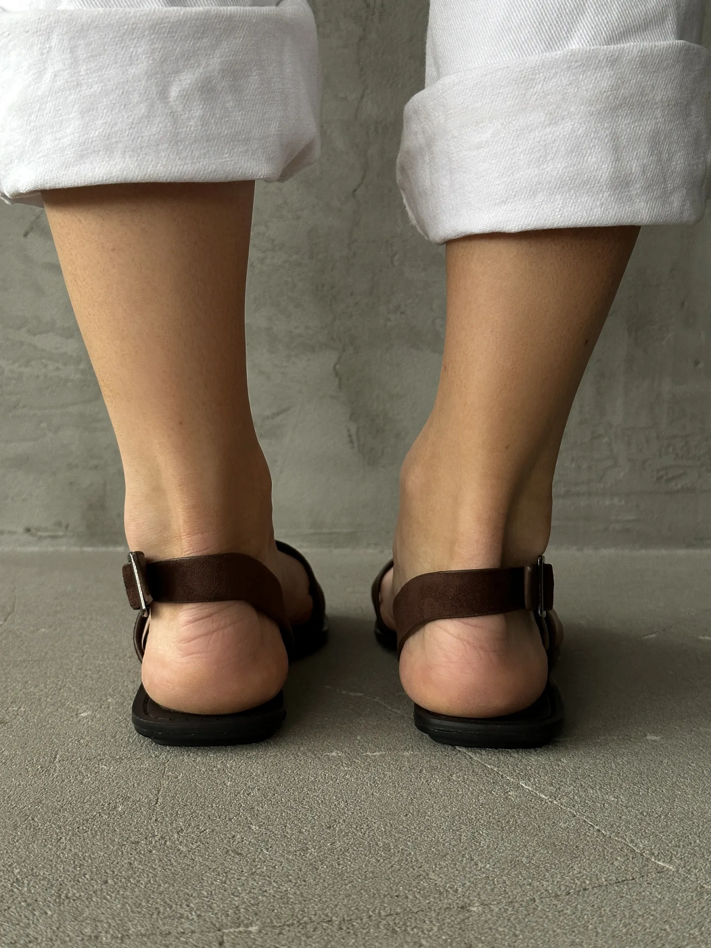 Летние босоножки женские через палец на плоской подошве