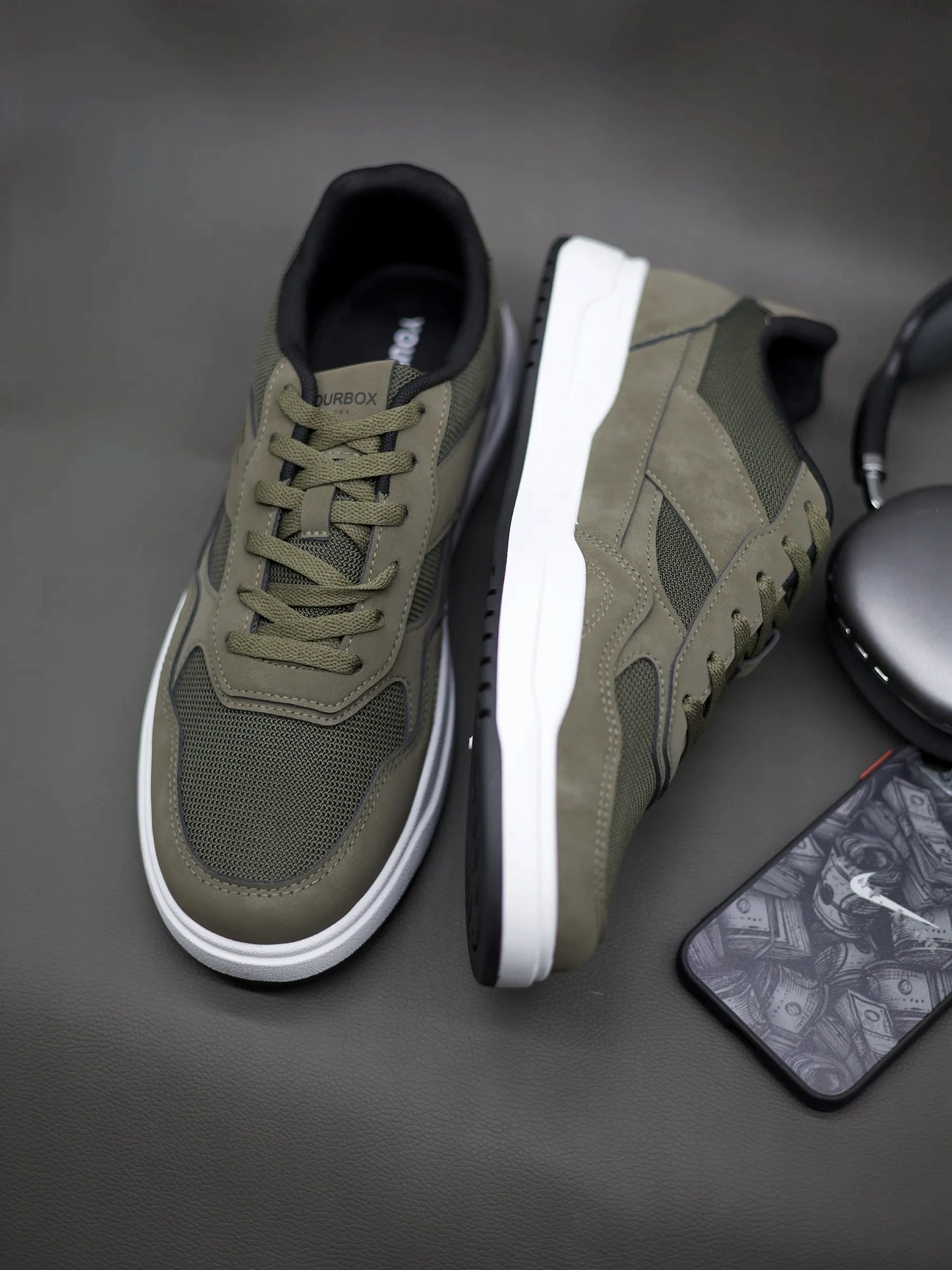 Демисезонные кроссовки спортивные