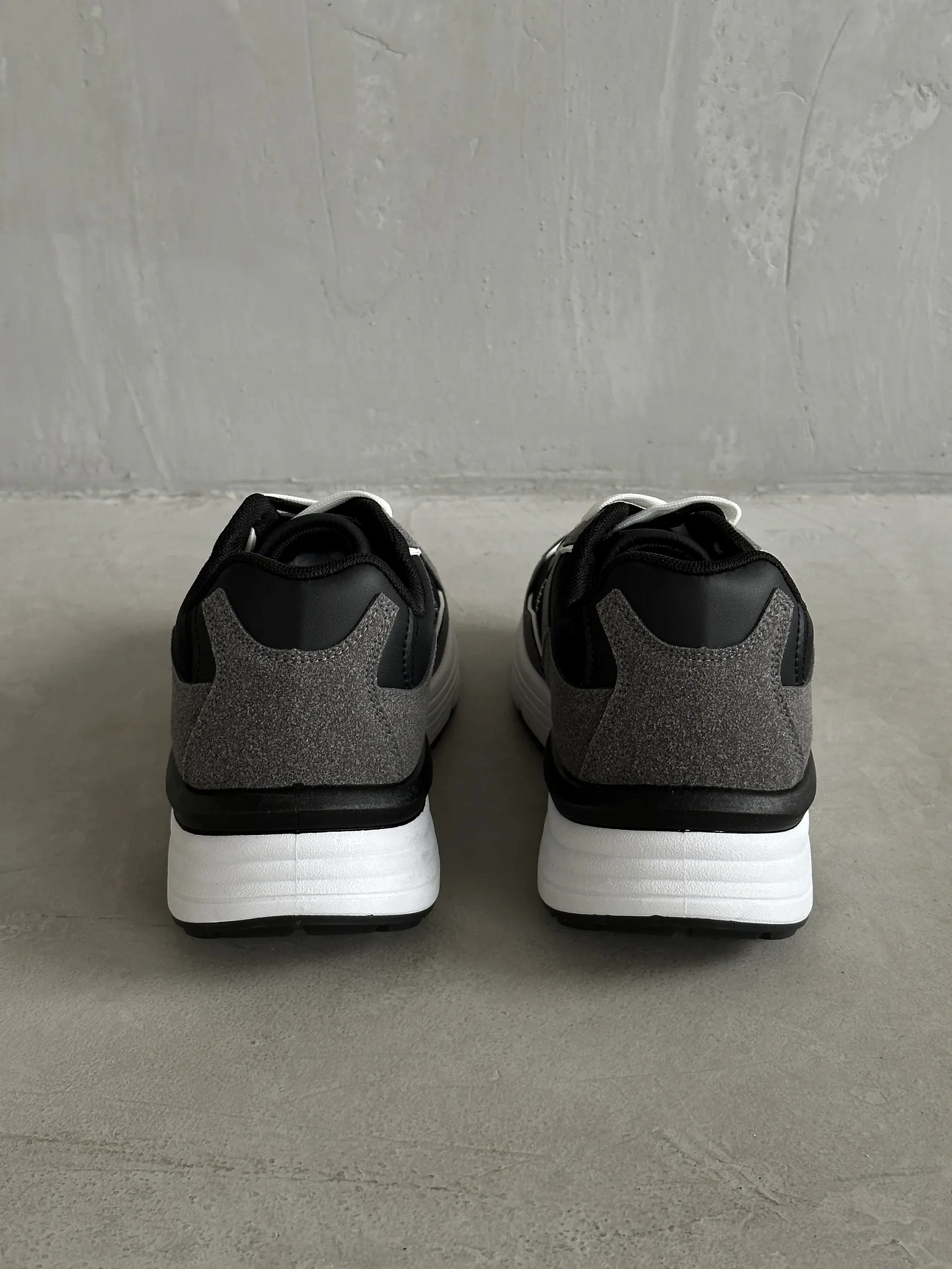 Демисезонные кроссовки спортивные