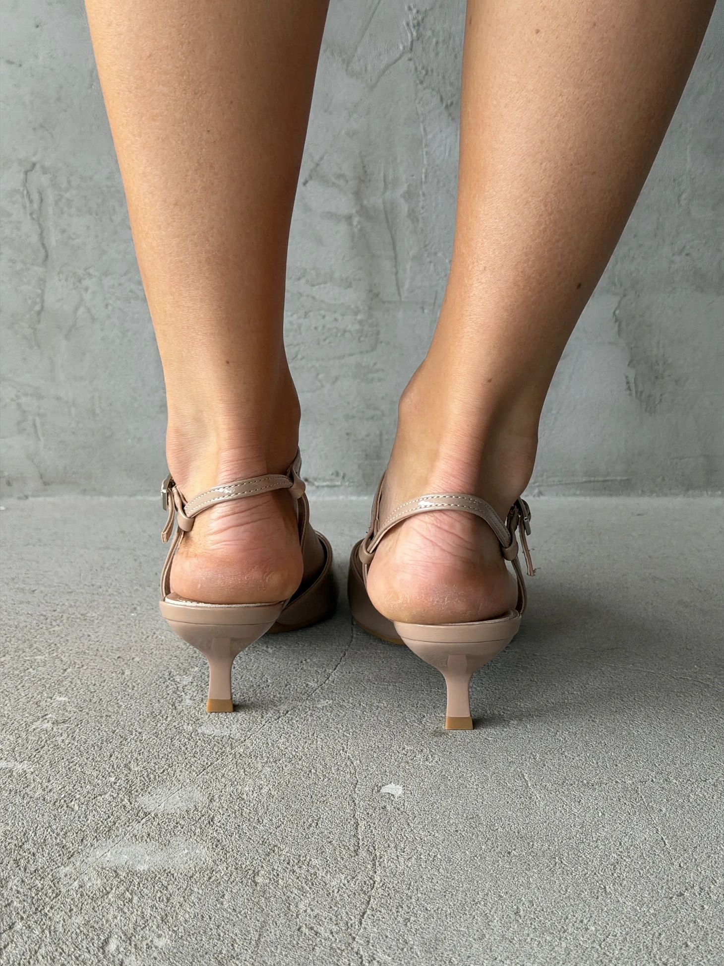 Туфли женские на каблуке с открытой пяткой вечерние