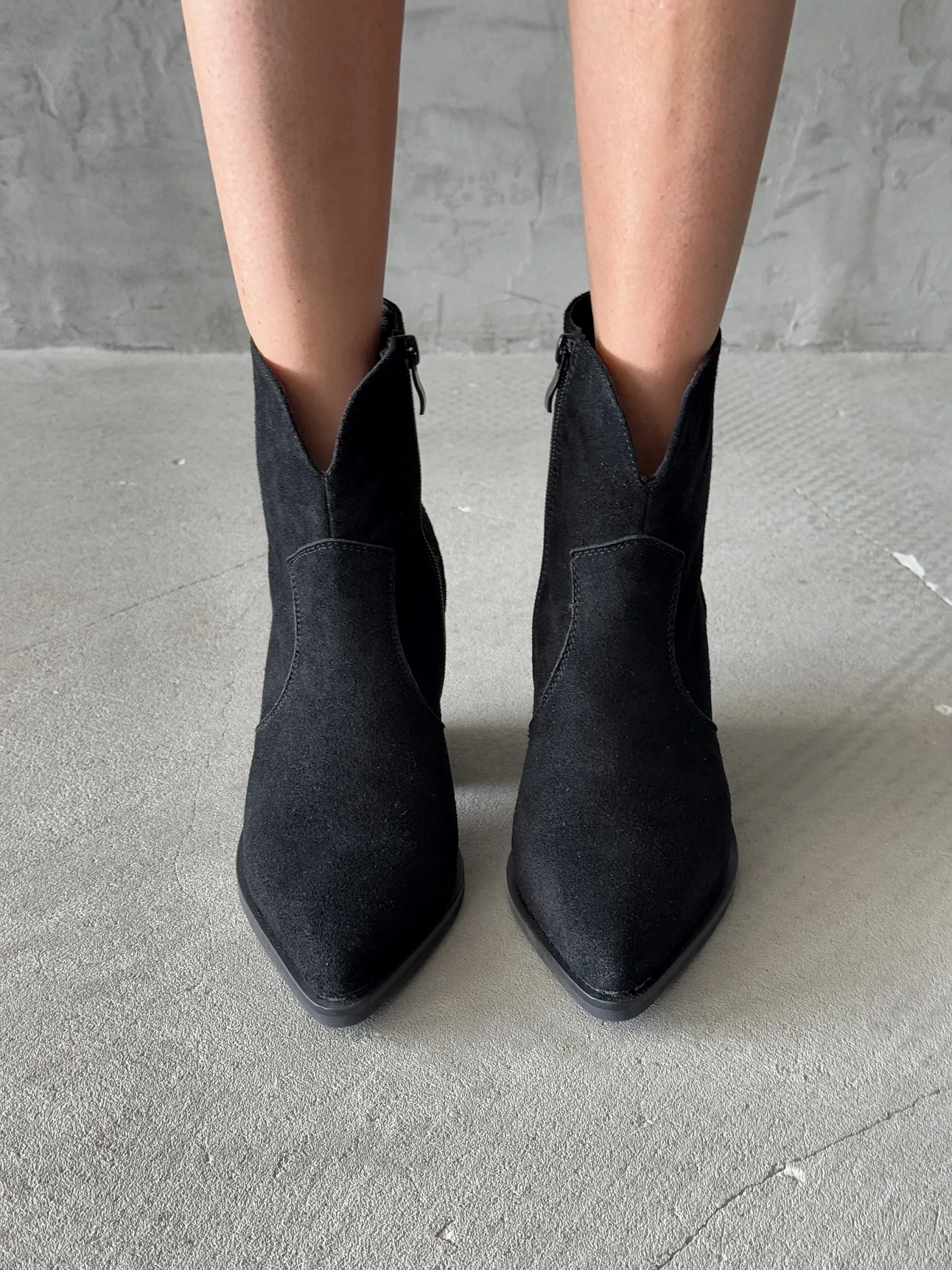 Демисезонные ботильоны казаки на каблуке