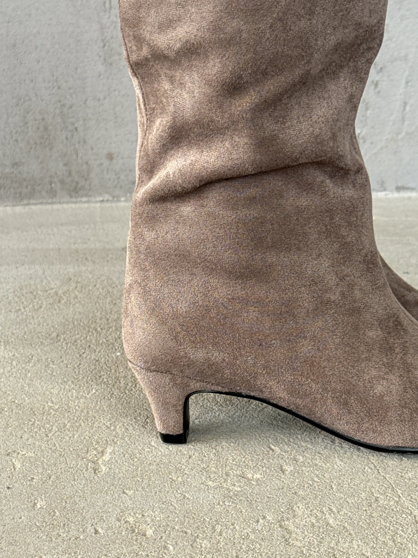 Ботильоны на низком каблуке демисезонные