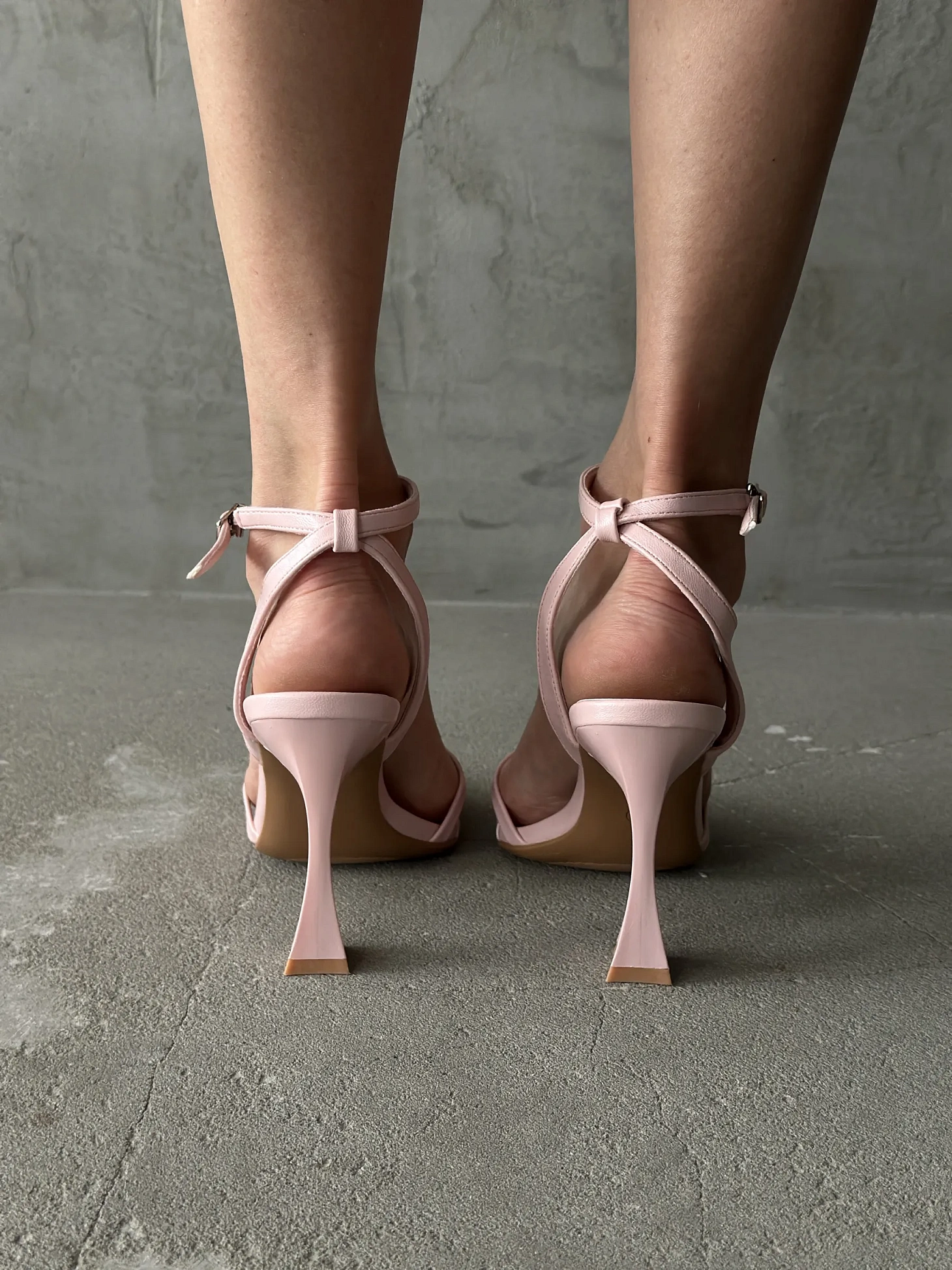 Летние босоножки женские на высоком каблуке