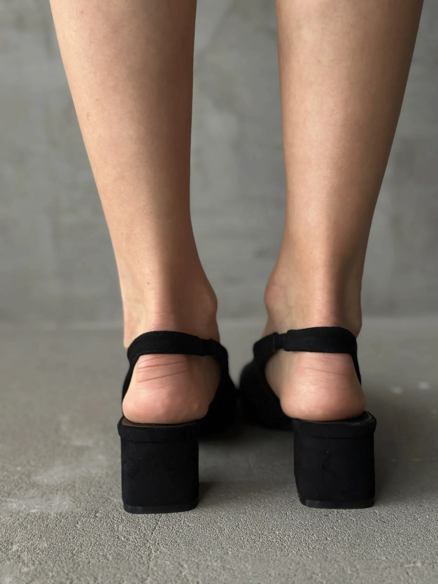 Туфли на каблуке с открытой пяткой лодочки