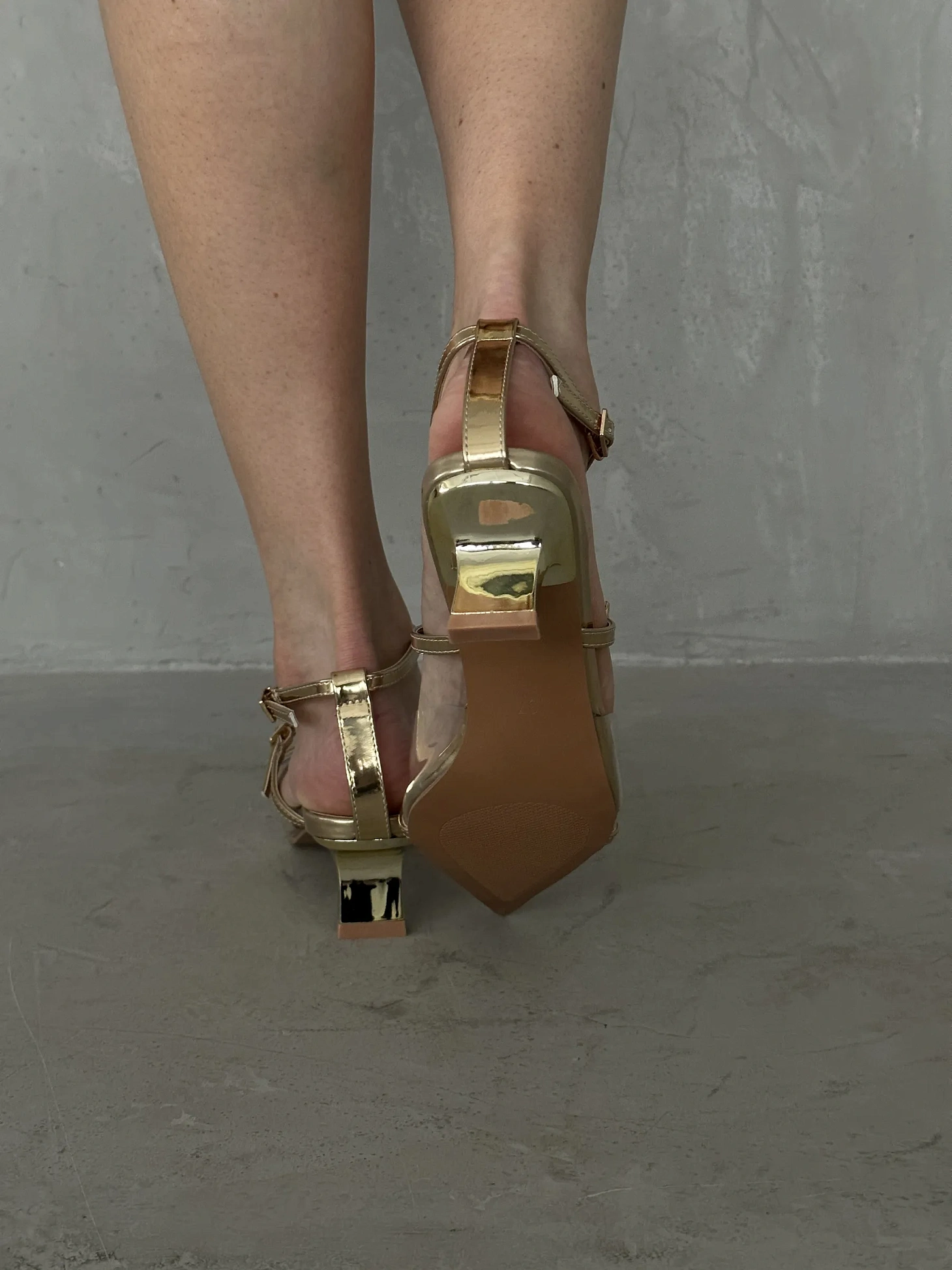 Туфли женские на низком каблуке лодочки