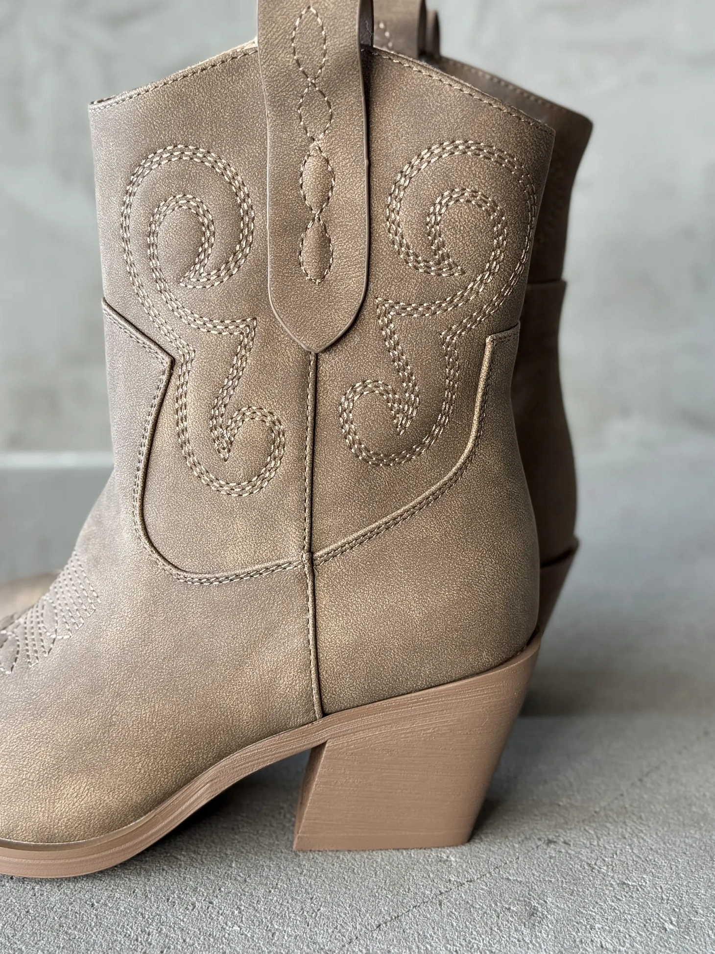 Казаки женские экокожа шерсть