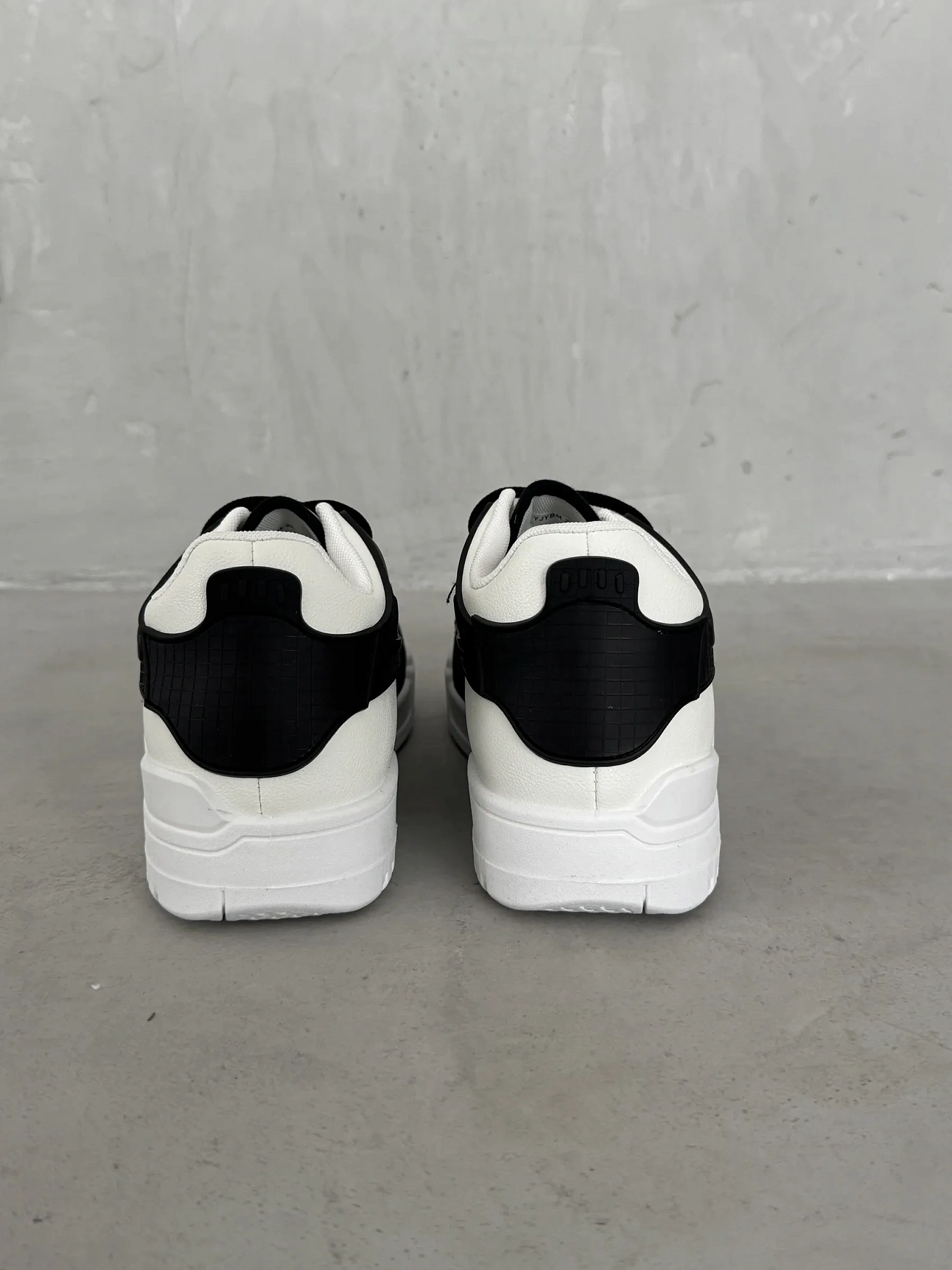 Демисезонные кроссовки спортивные