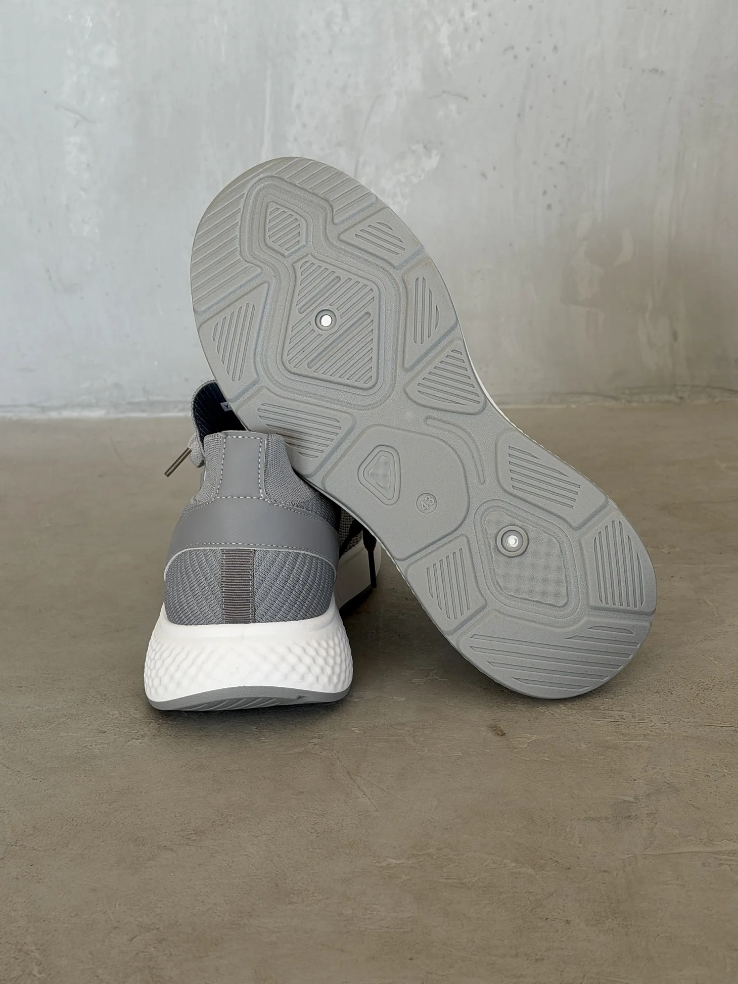 Демисезонные кроссовки мужские спортивные