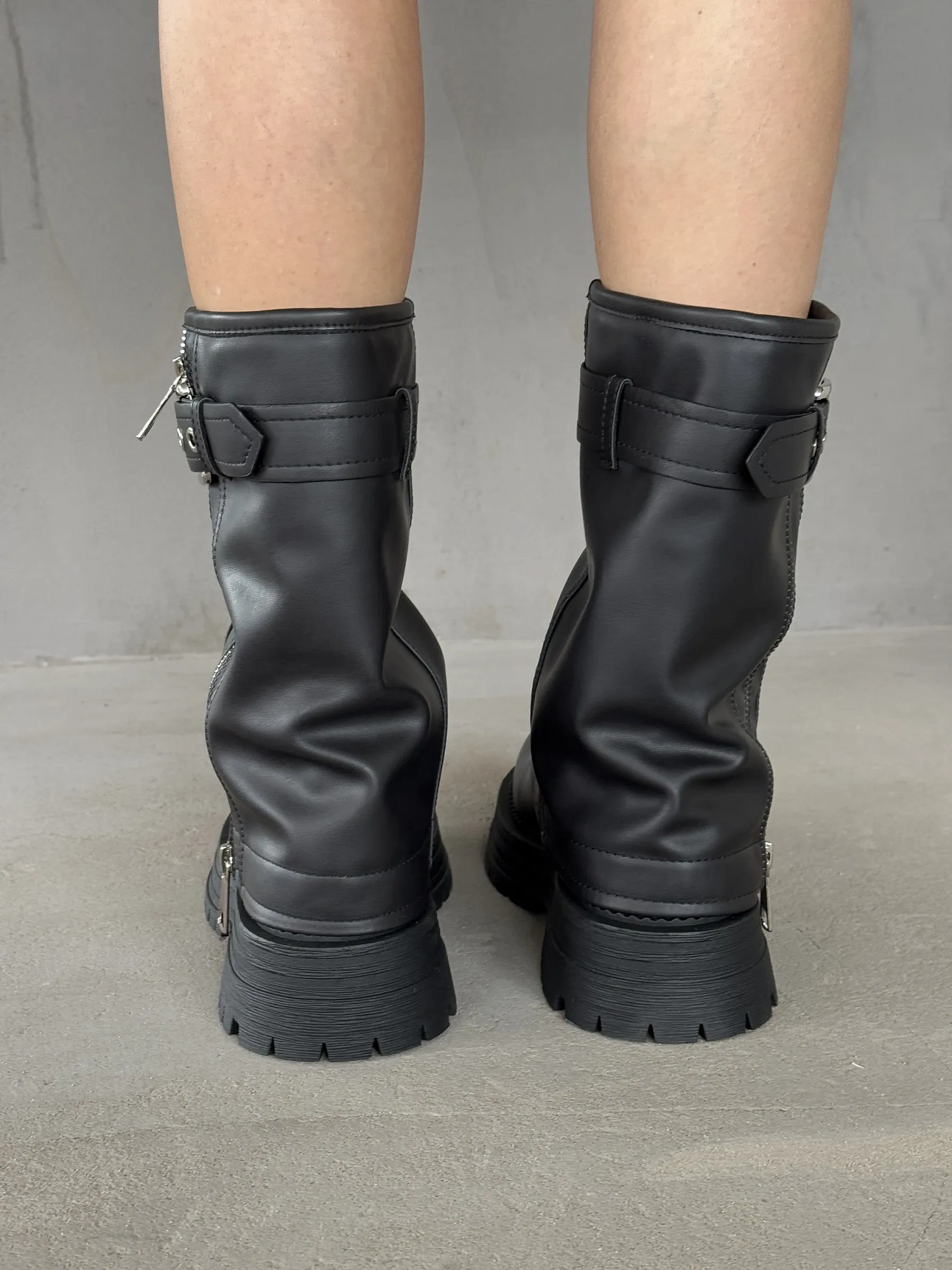 Демисезонные ботинки высокие на платформе