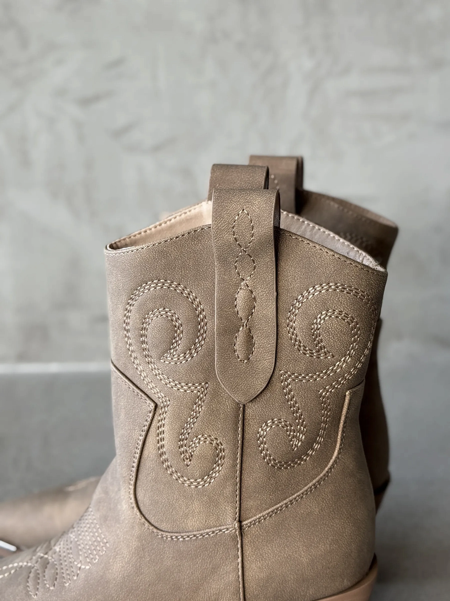 Казаки женские экокожа шерсть