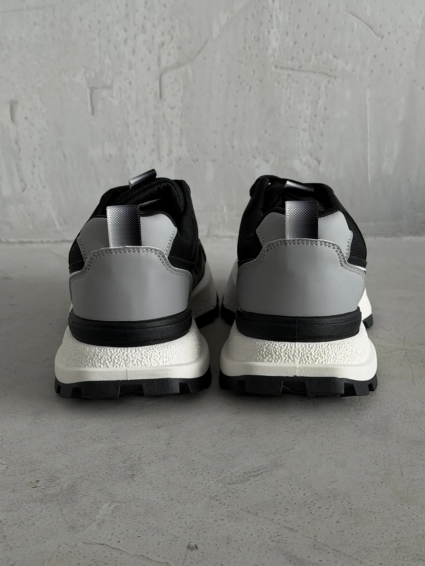 Демисезонные кроссовки спортивные