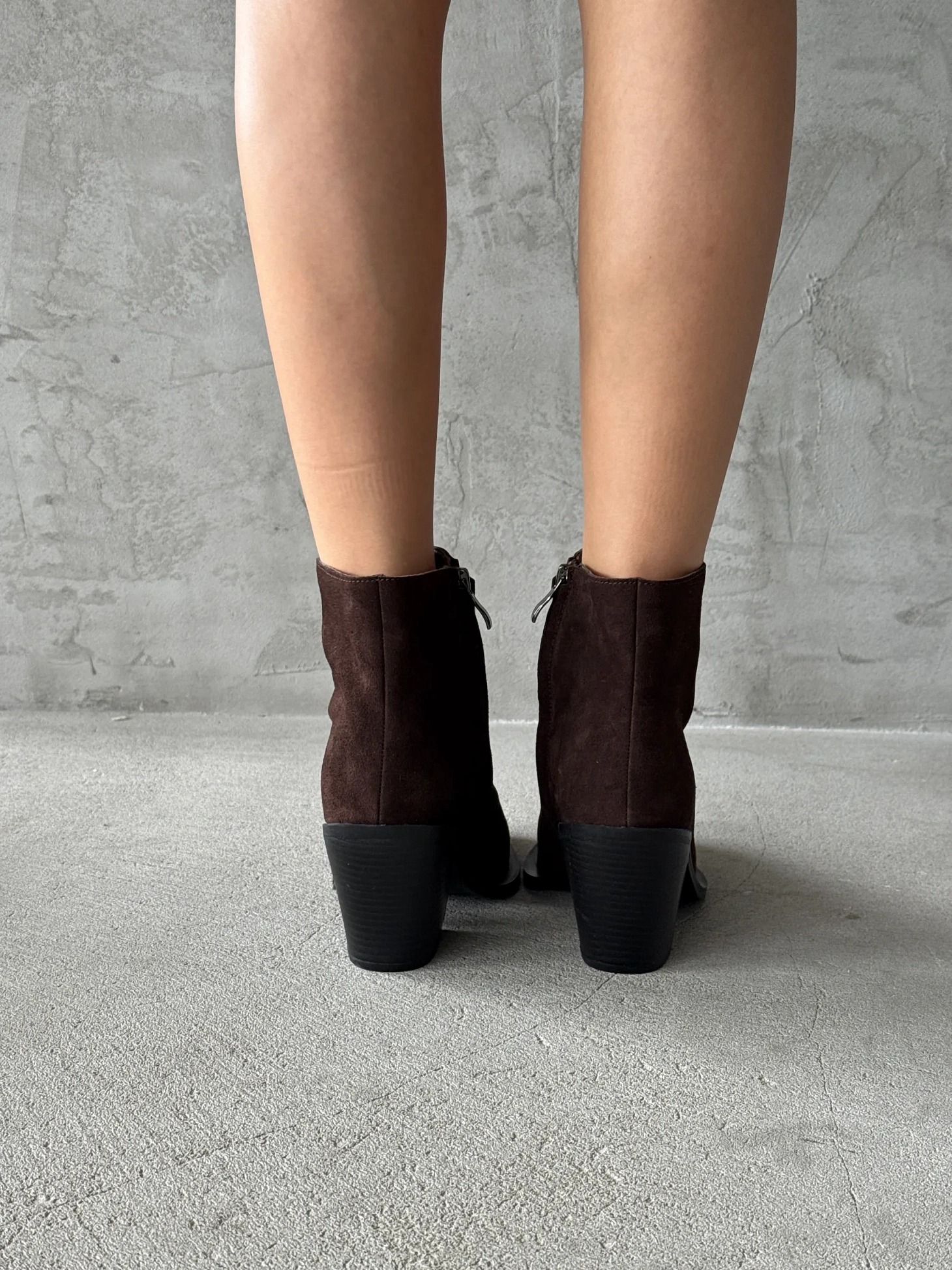 Демисезонные ботильоны казаки на каблуке