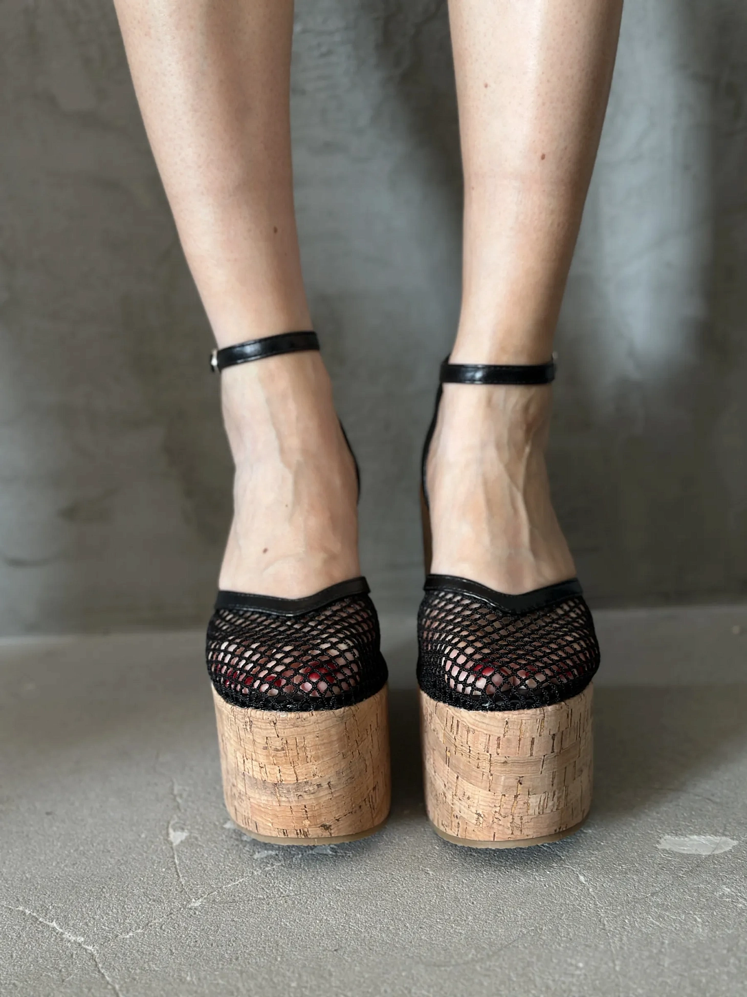 Летние босоножки на платформе танкетка