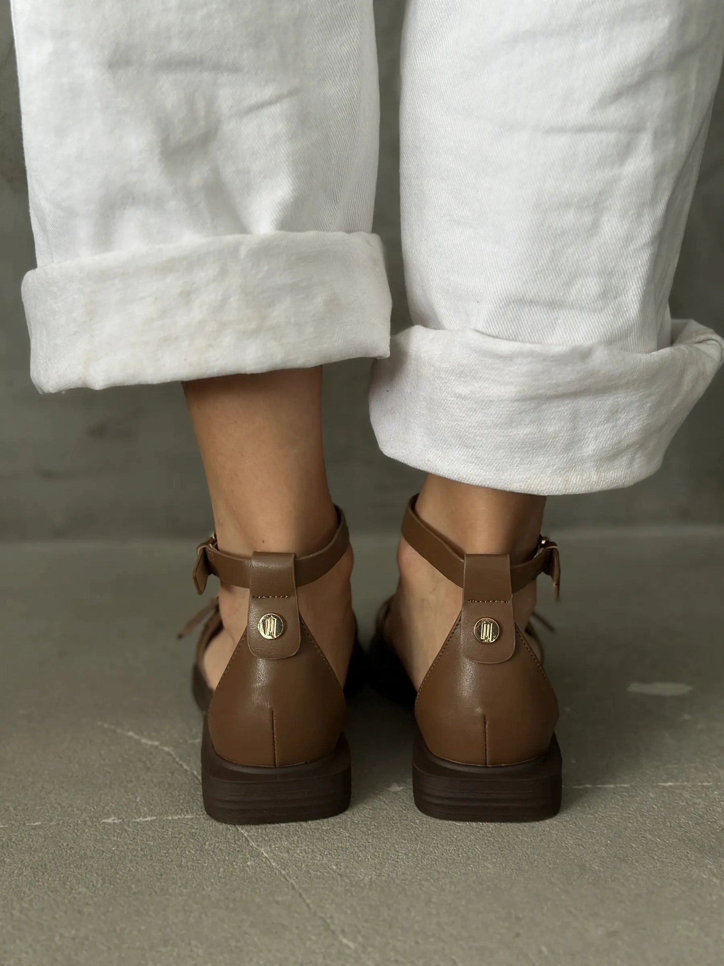 Летние босоножки женские с закрытой пяткой