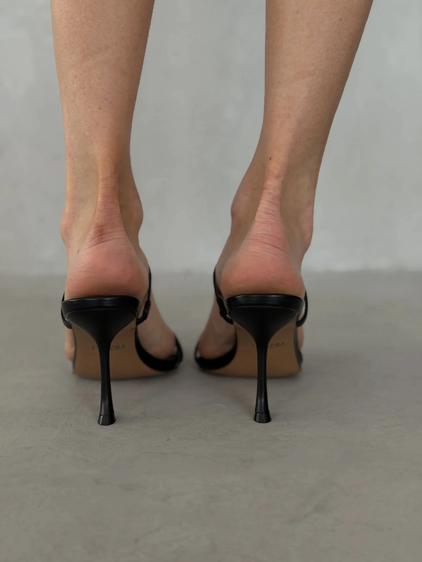 Летние босоножки на шпильке