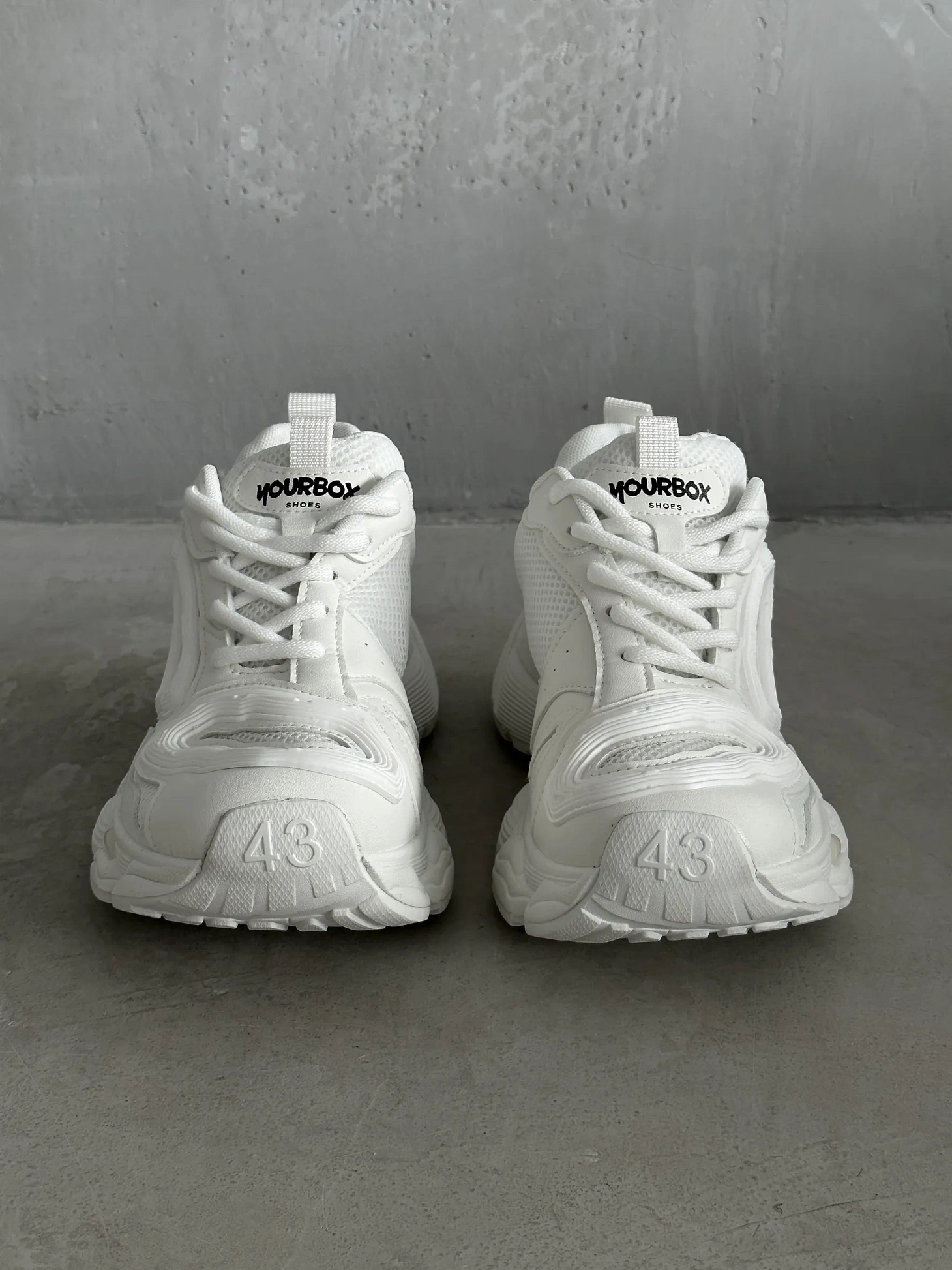 Кроссовки на высокой подошве повседневные