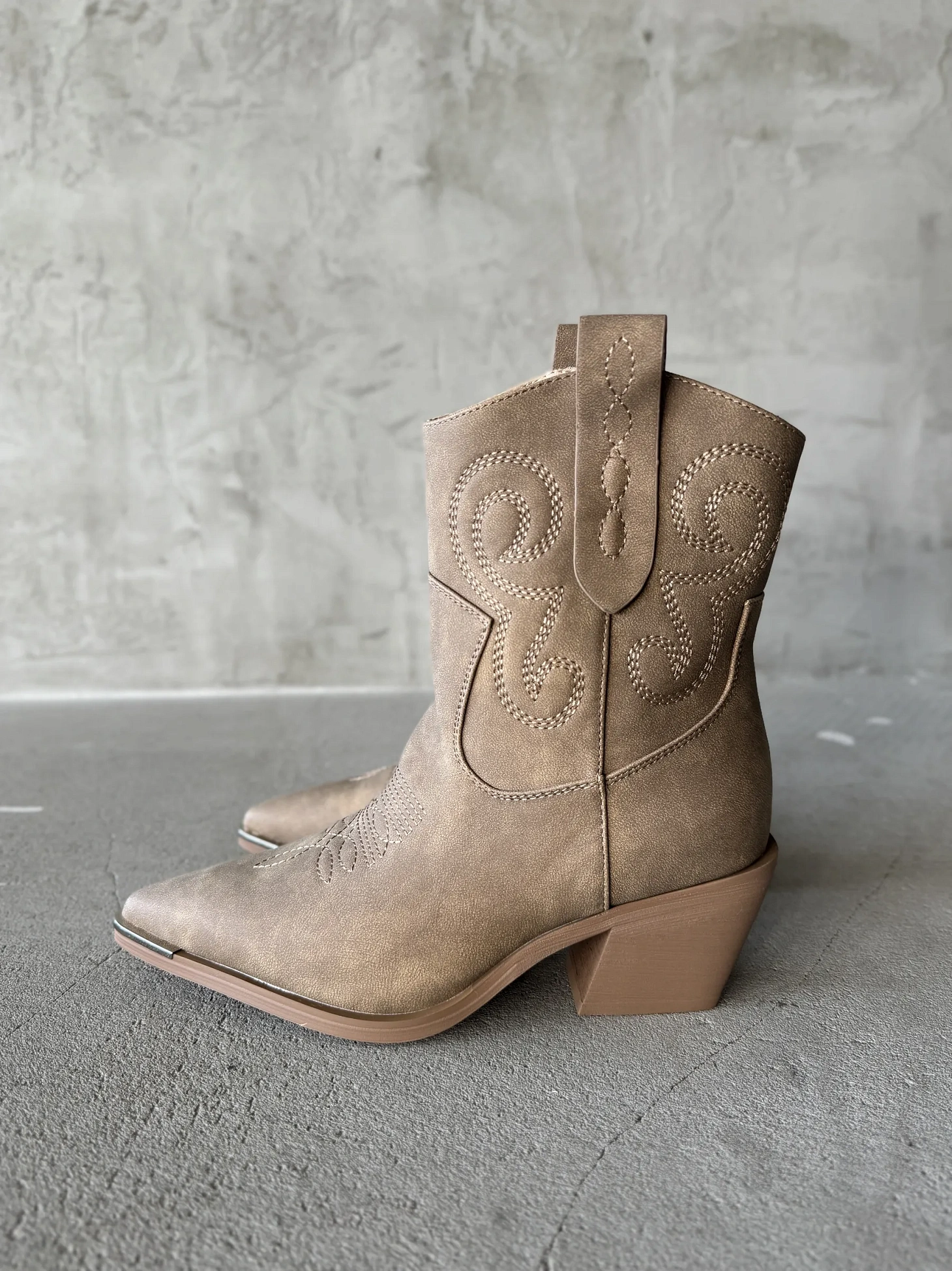 Казаки женские экокожа шерсть