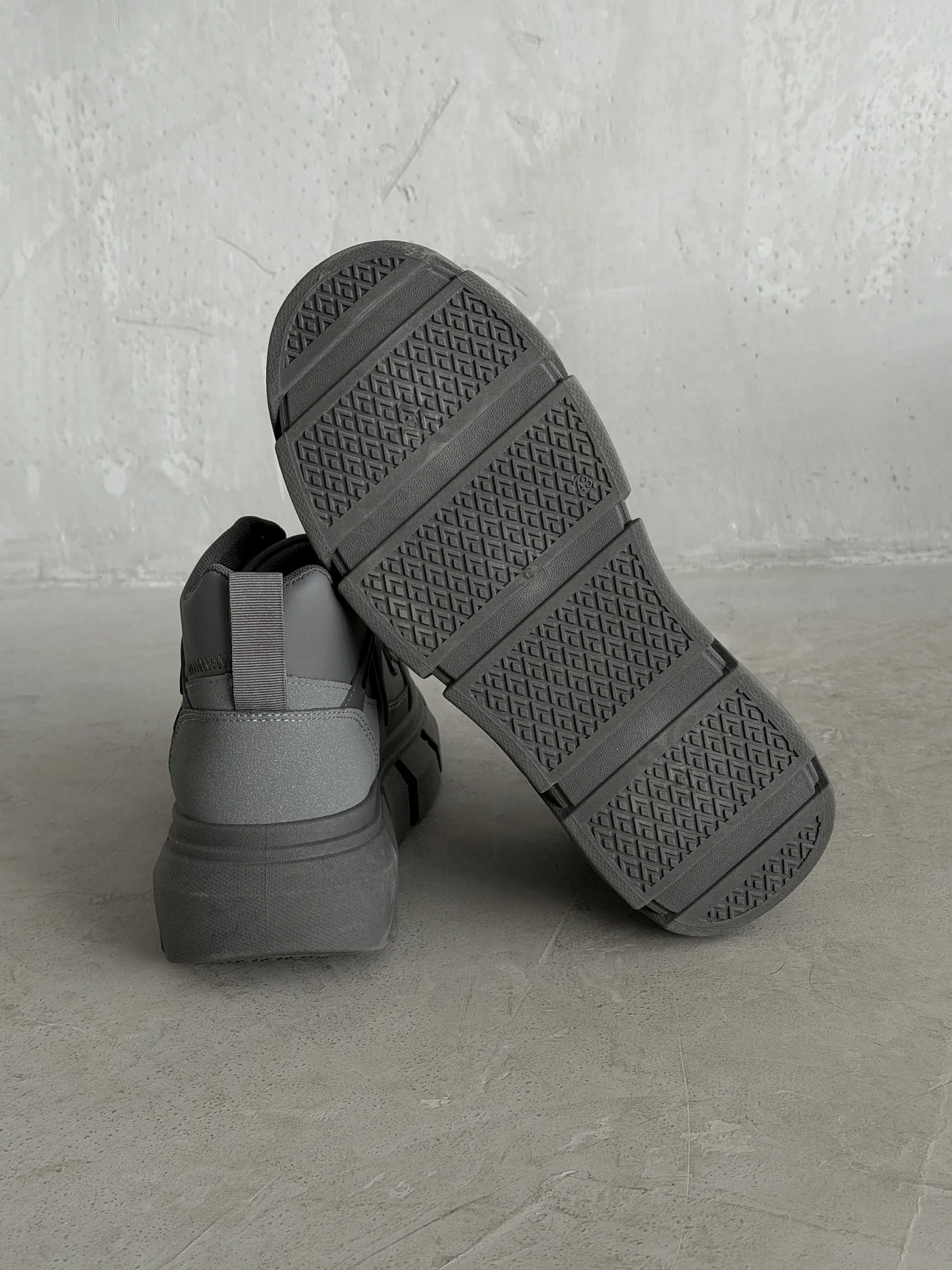 Демисезонные кроссовки высокие кеды