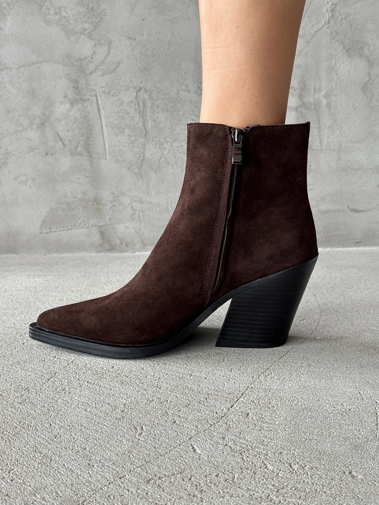 Демисезонные ботильоны казаки на каблуке