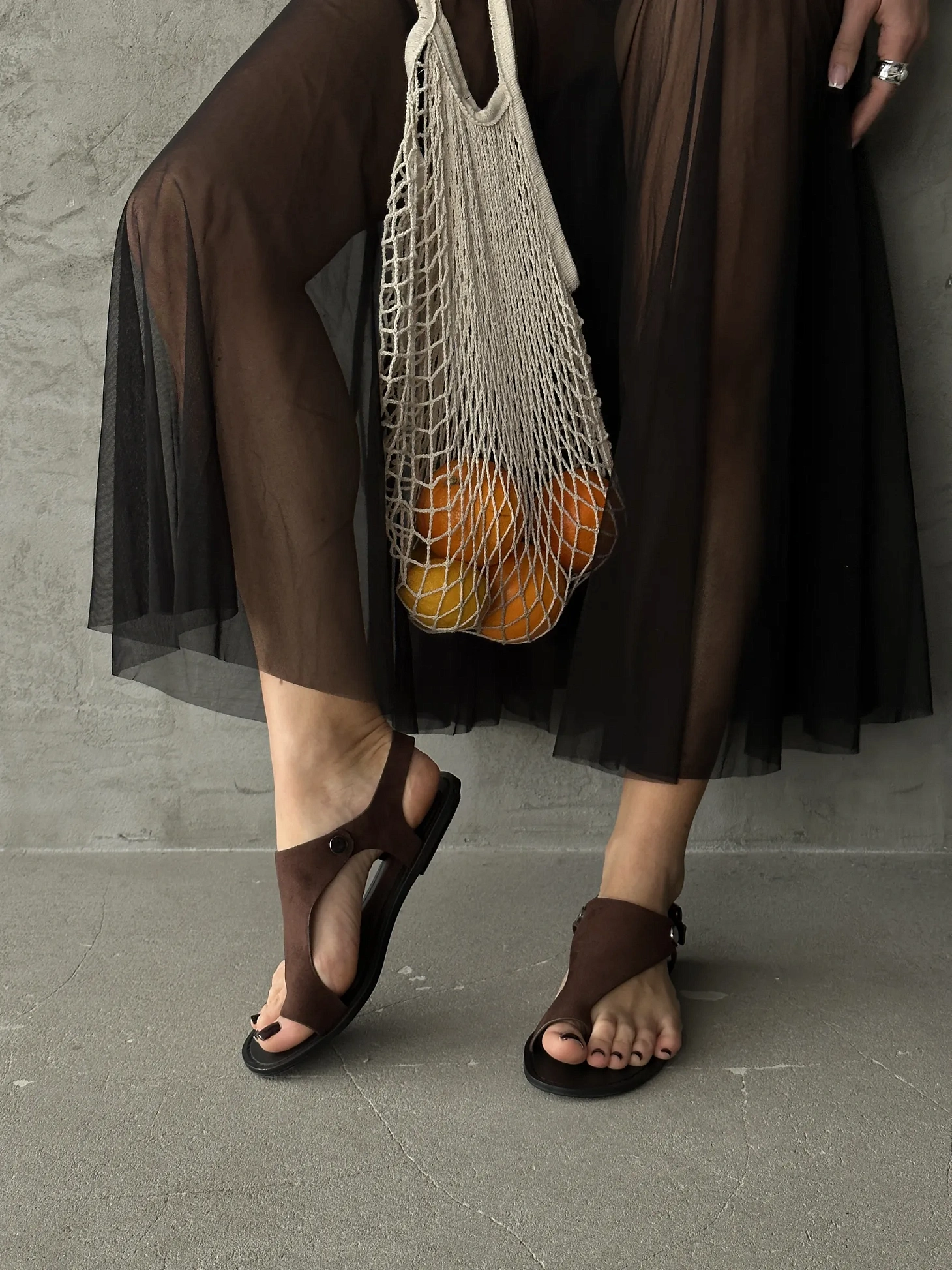 Летние босоножки женские через палец на плоской подошве