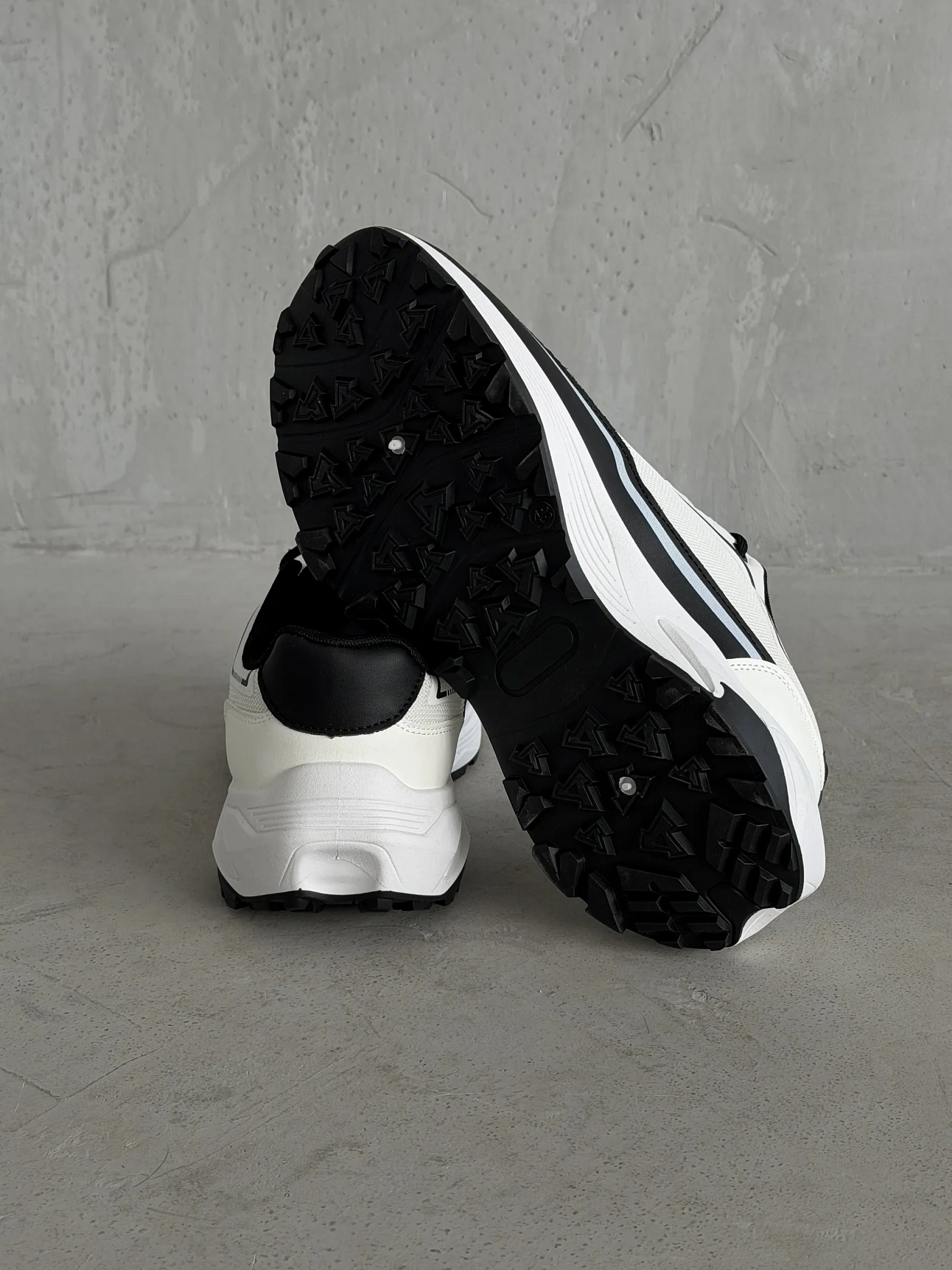 Демисезонные кроссовки спортивные