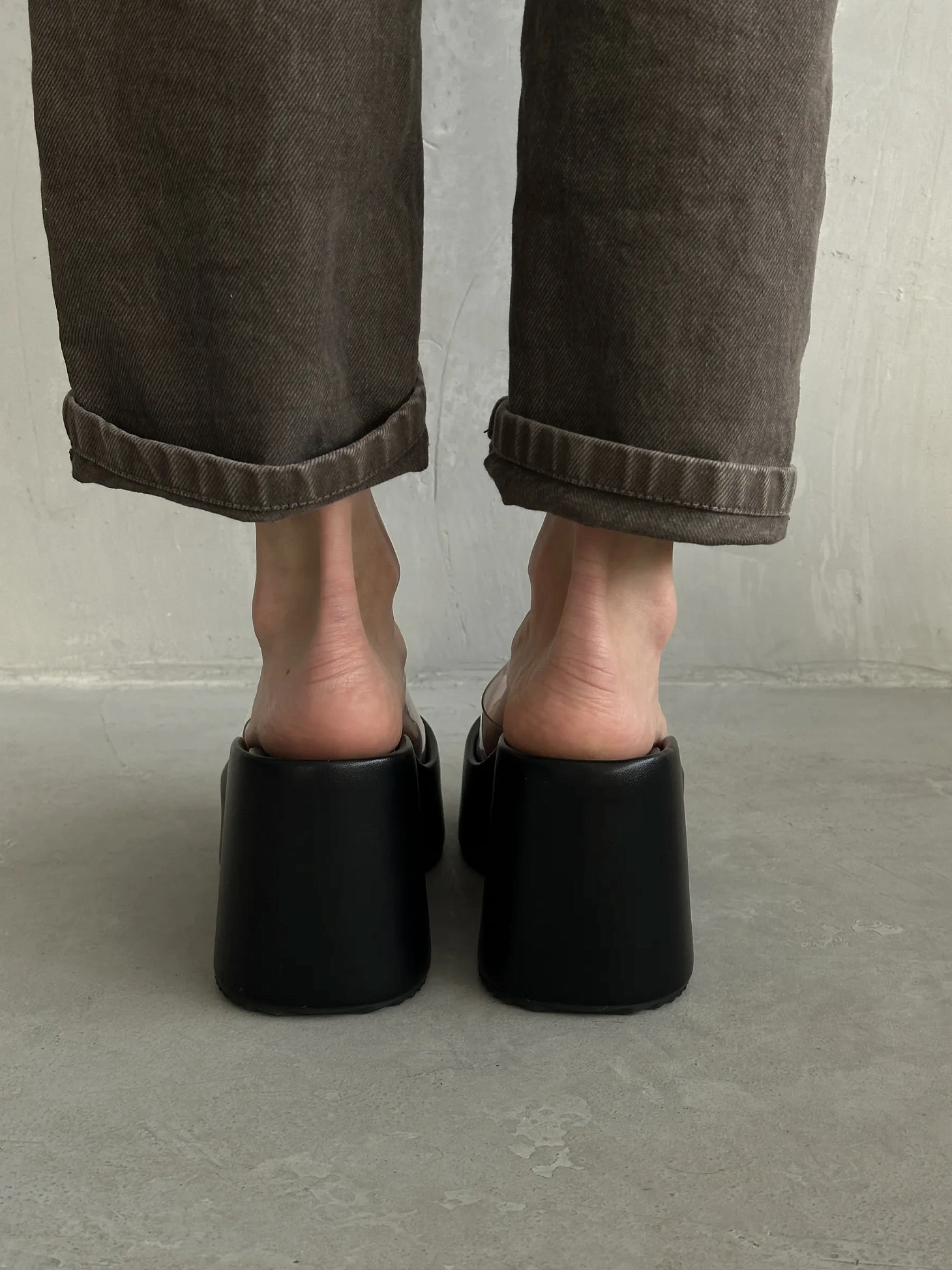 Летние босоножки женские на танкетке