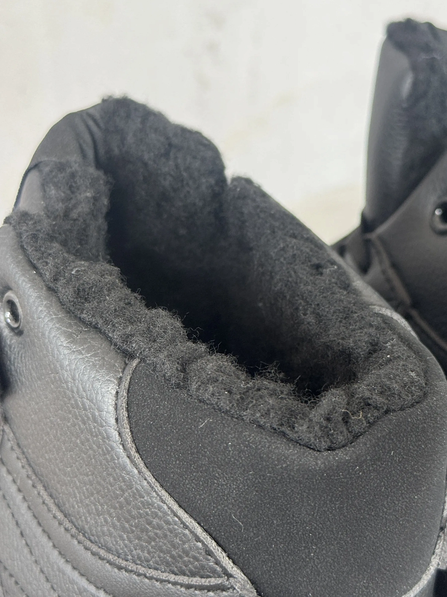 Зимние кроссовки утепленные высокие кеды